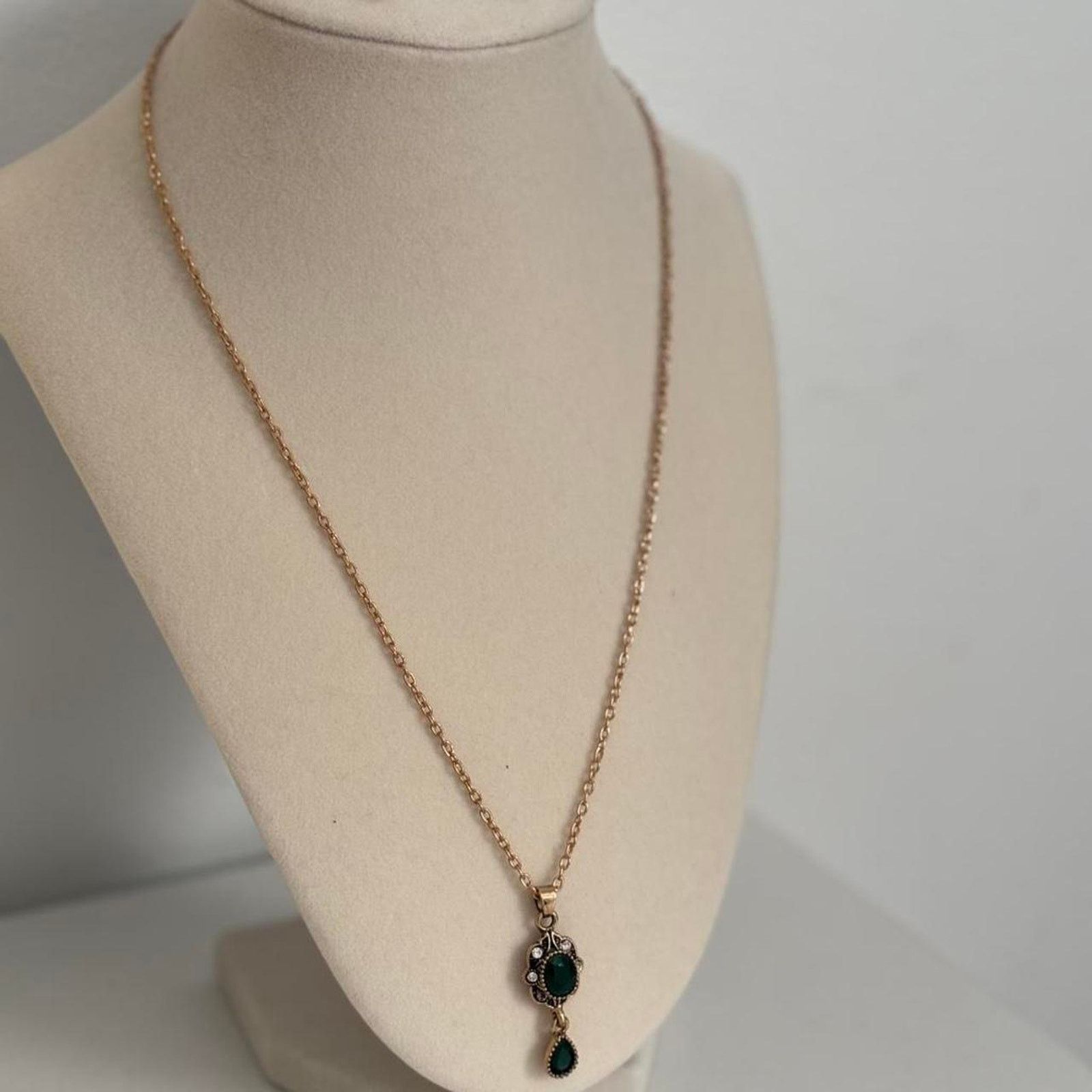 Other Emerald Green Gold Necklace Earrings Set Elegant Jewelry Size ONE SIZE - 1 Thumbnail
