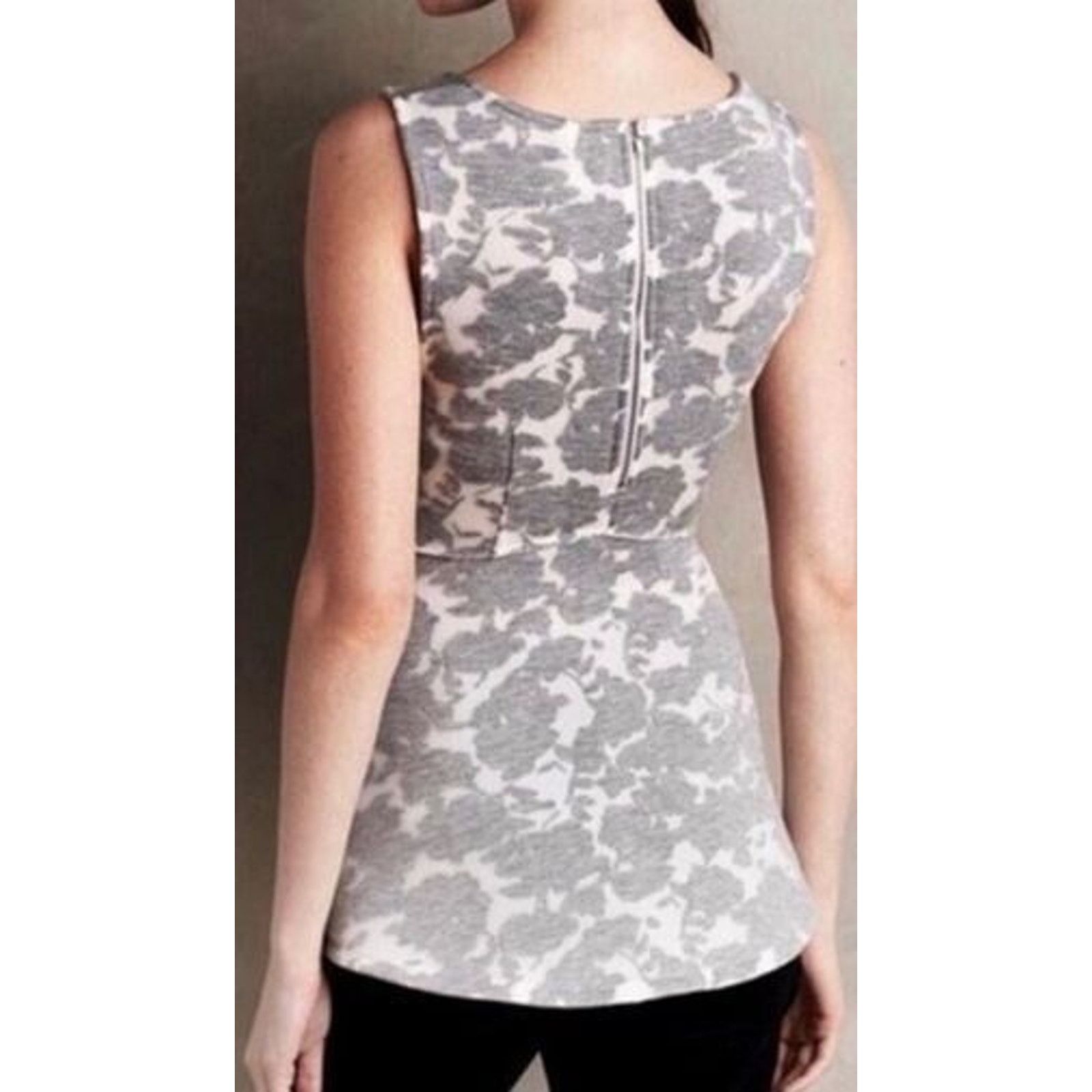 Anthropologie NWT AKEMI + KIN ANTHROPOLOGIE Gray Scuba Peplum Top Sz S $88 Size S / US 4 / IT 40 - 2 Thumbnail