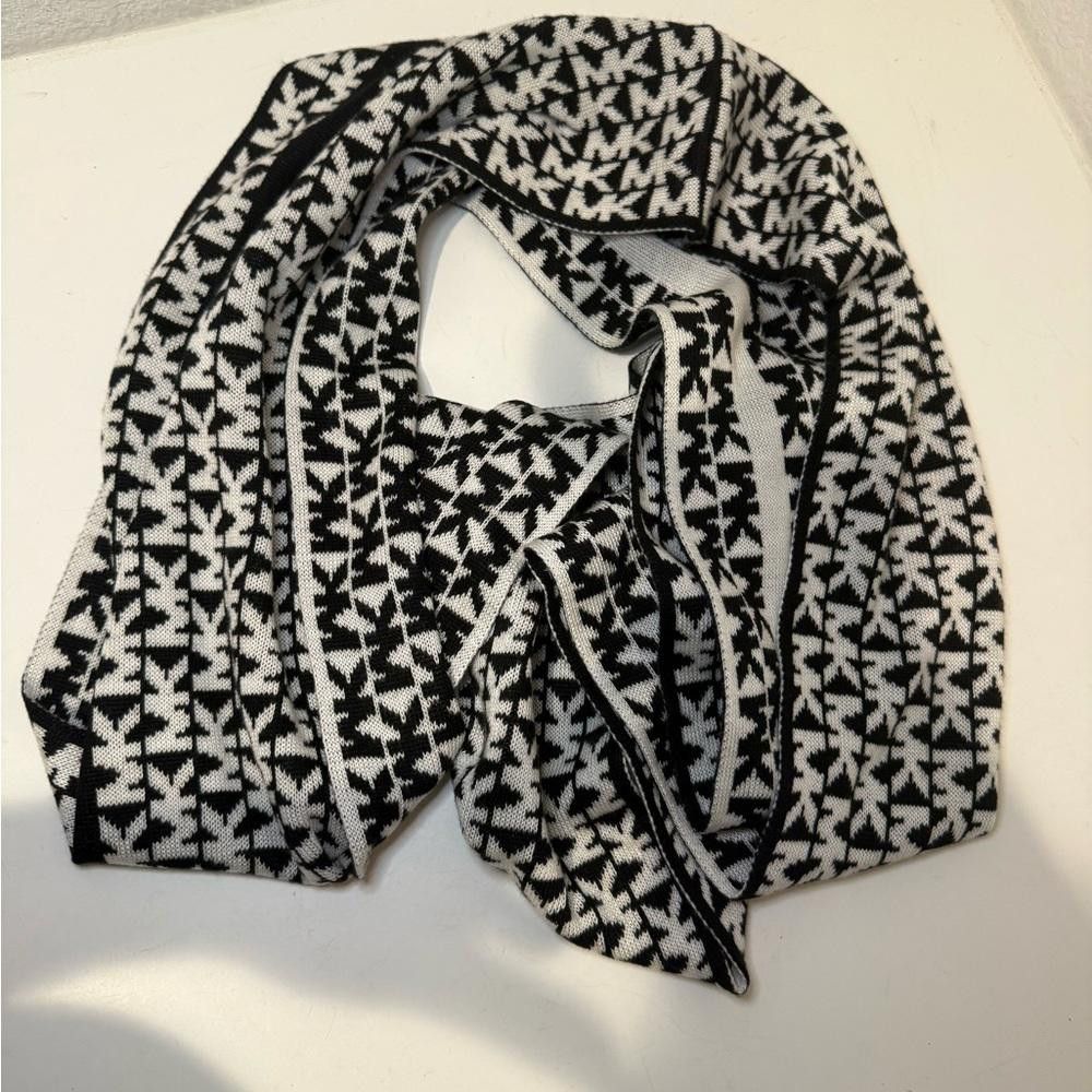 Michael Kors MICHAEL Michael Kors Infinity Scarf Black White Logo Stripe Size ONE SIZE - 3 Thumbnail