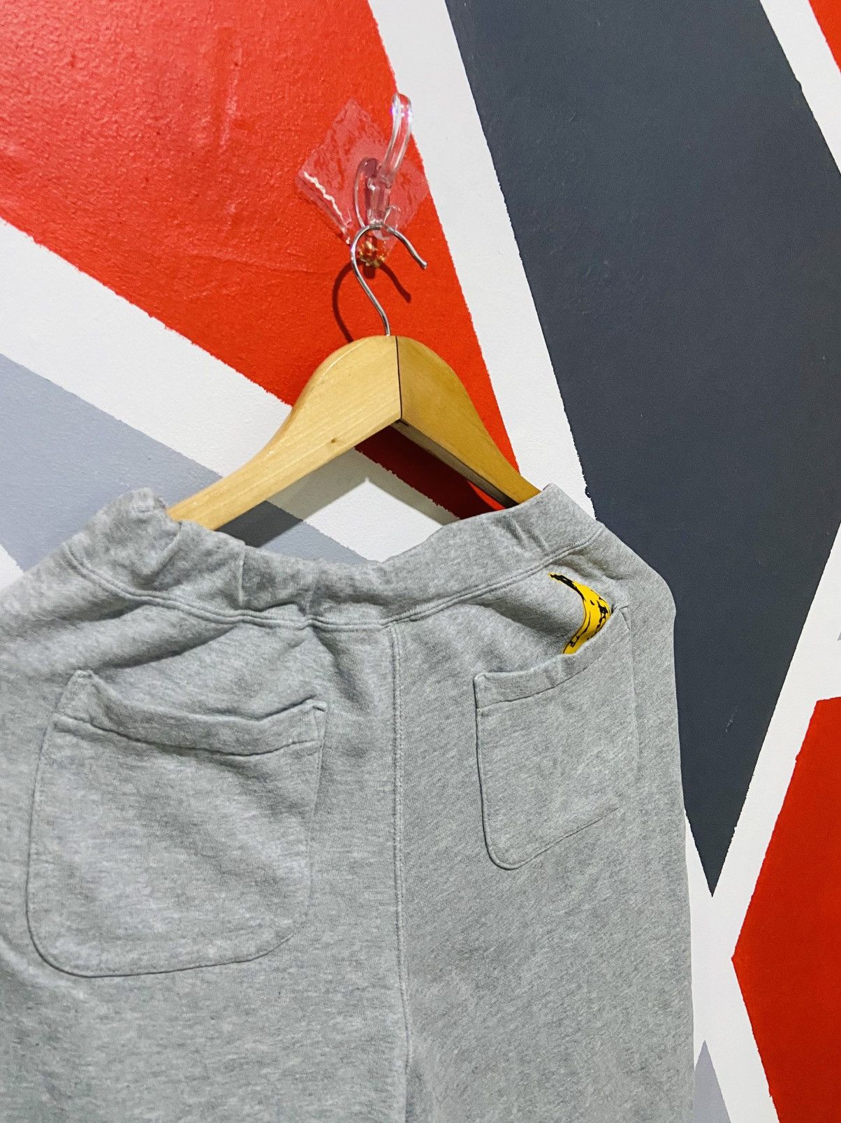 Andy Warhol × Kaws × Uniqlo Uniqlo X Kaws X Andy Warhol Sweatpants Size US 29 - 6 Thumbnail