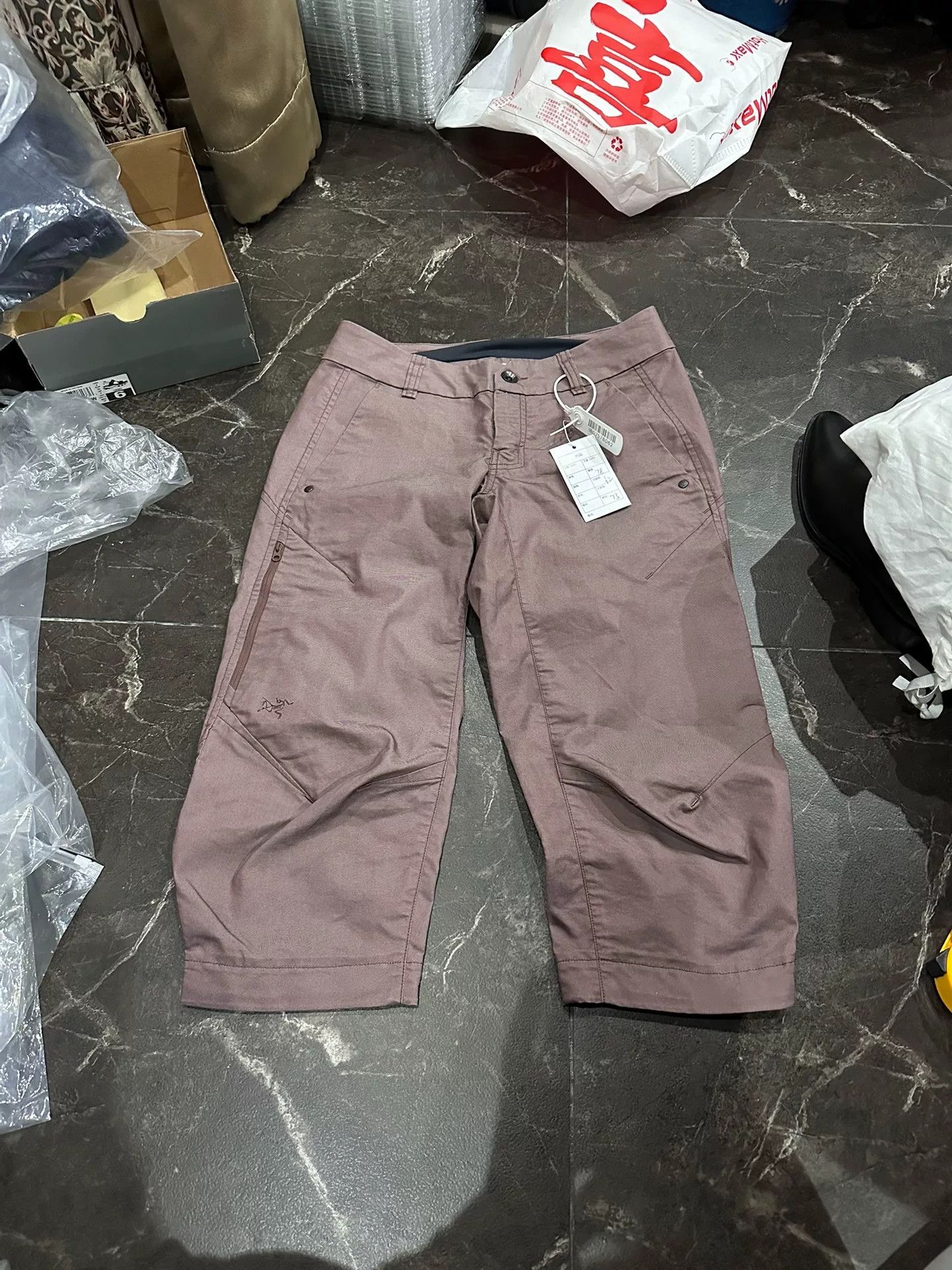 Arc'teryx Arc'teryx Women's Cropped Pants Size 22" - 1 Thumbnail