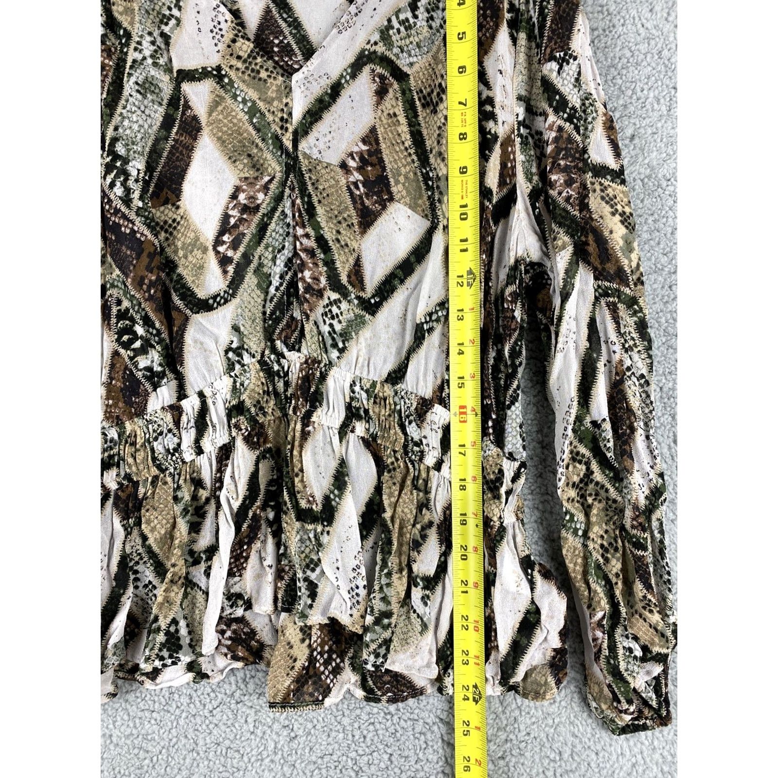 H&M H&M Blouse Women Regular Size 8 Multicolor Polyester Button Long Sleeve Colorblock Classic Modern Shirt Women Mens? Size M / US 6-8 / IT 42-44 - 4 Thumbnail