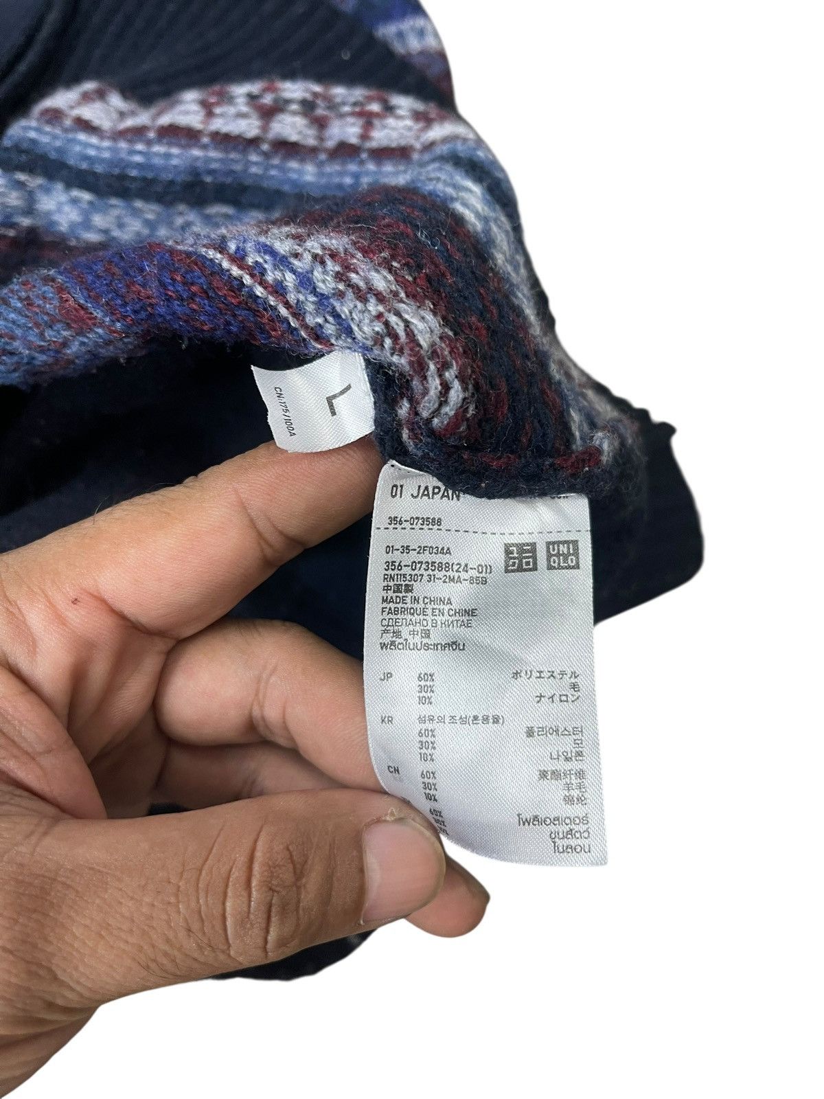 Uniqlo Vintage Uniqlo Aztec Cardigan Sweater Streetwear Size US L / EU 52-54 / 3 - 5 Thumbnail