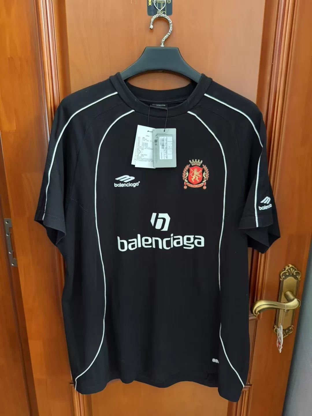 Balenciaga Balenciaga Manchester United collaboration shirt Size US M / EU 48-50 / 2 - 1 Thumbnail