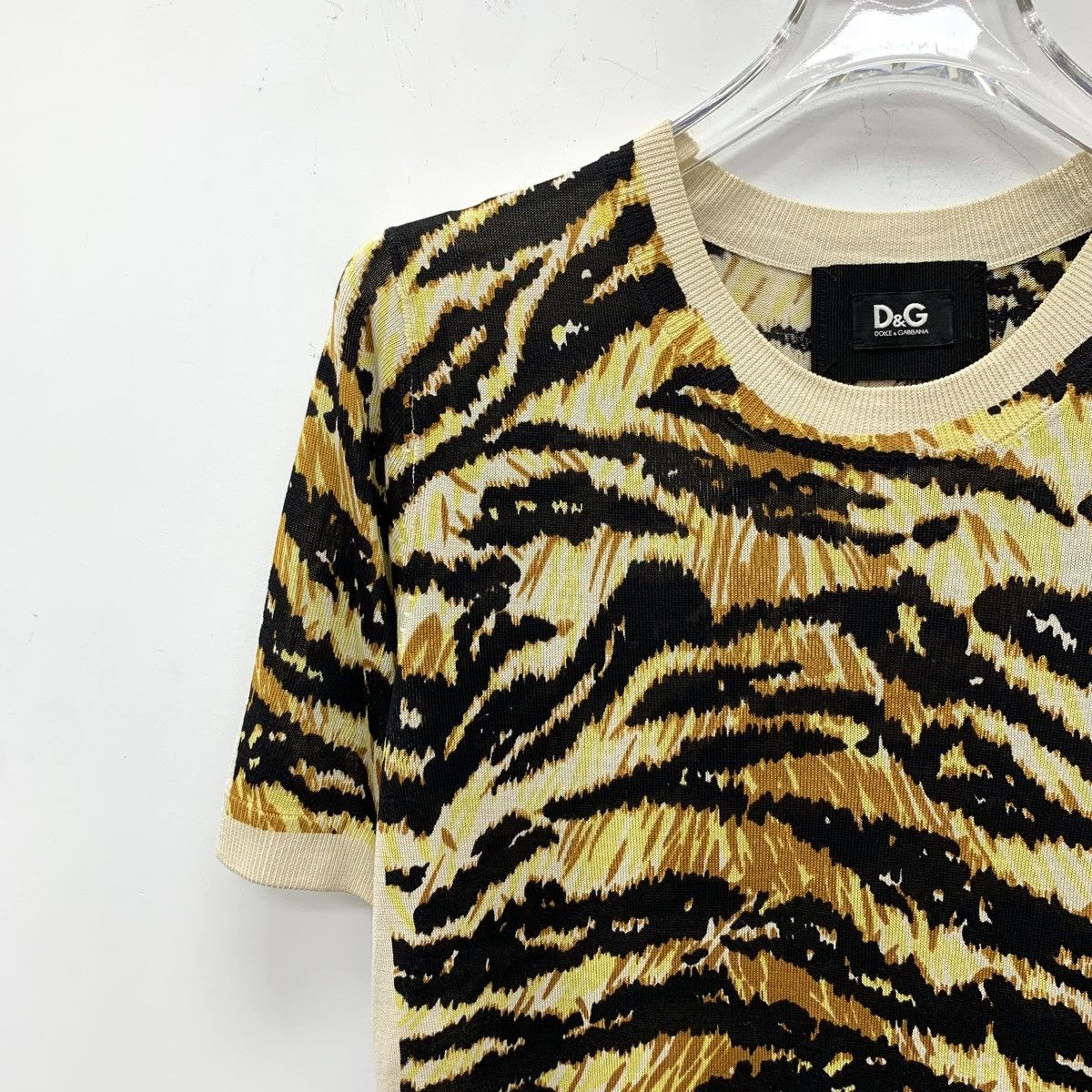 Dolce & Gabbana Dolce & Gabbana Tiger Print Silk Short Sleeve T-Shirt K26WX Size L / US 10 / IT 46 - 3 Thumbnail