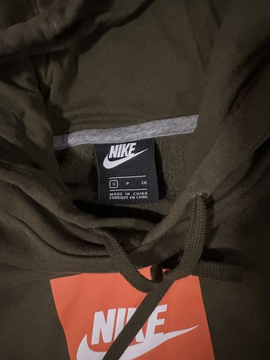 olive green nike shirt