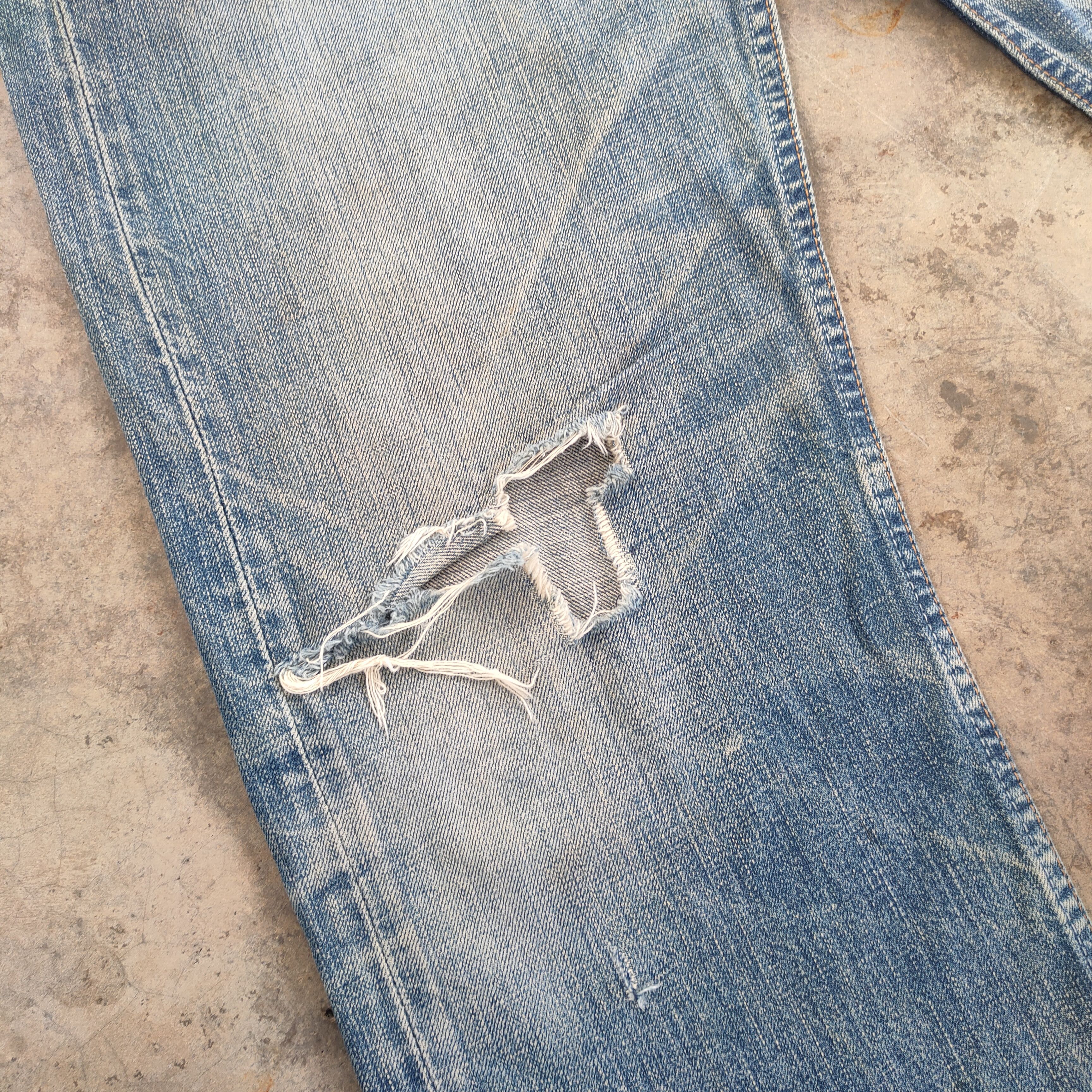 VINTAGE LEVI\'S 501 DISTRESSED JEANS DENIM PANTS