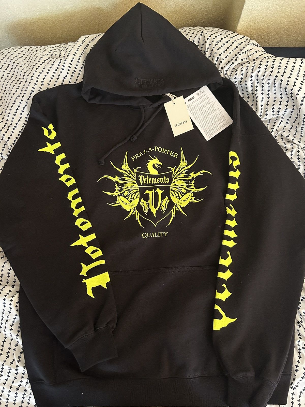 Vetements Vetements dragon logo hoodie | Grailed 