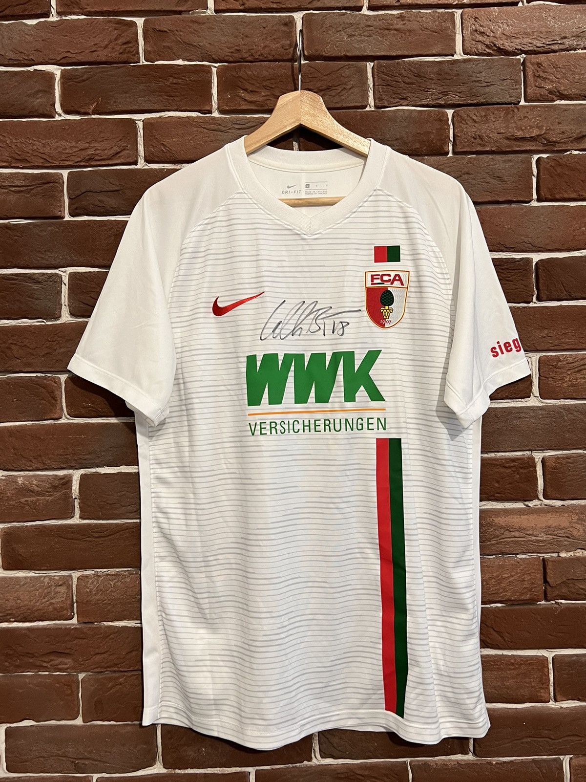 Nike Rare Nike Fc Augsburg Germany Bundesleageue Football Jersey Size US L / EU 52-54 / 3 - 1 Thumbnail