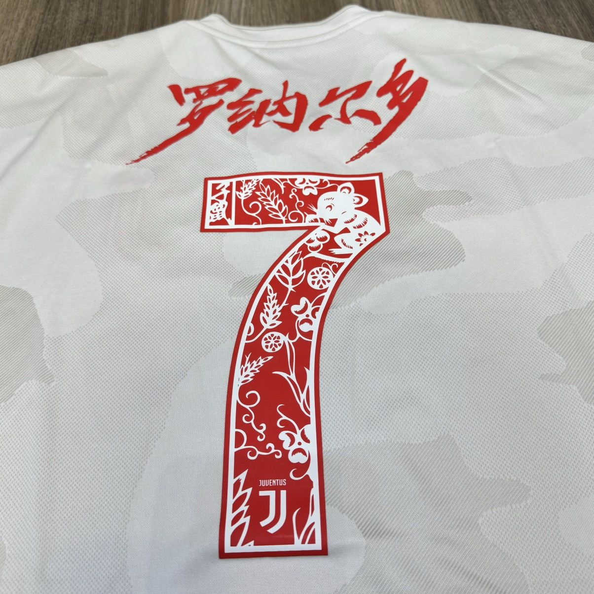 Other Juventus 19/20 away shirt #7 Ronaldo (special nameset) Size US L / EU 52-54 / 3 - 7 Thumbnail