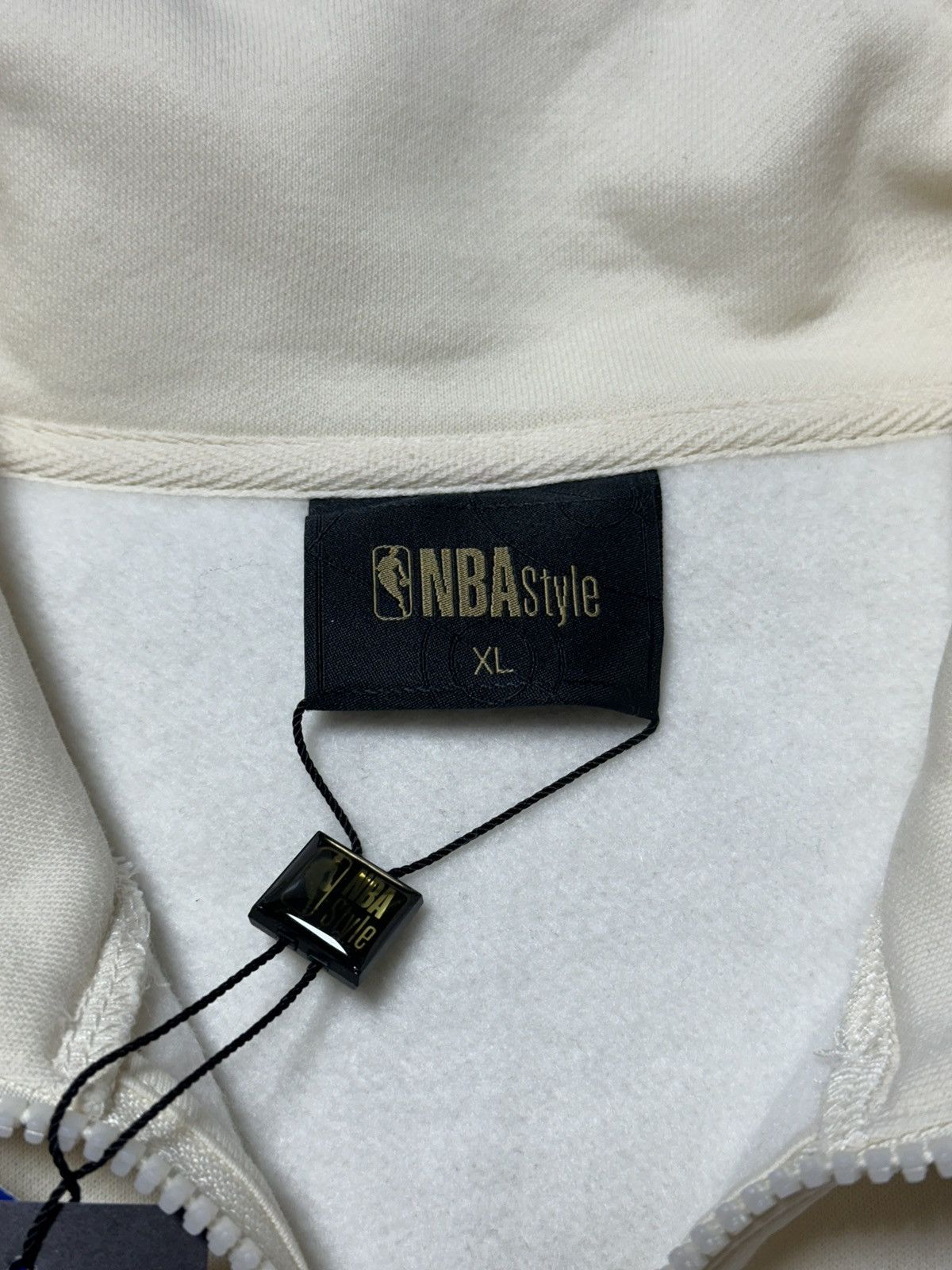 NBA NBA Lakers Team Issued 1/4 Zip Ivory Sweatshirt Men Sz XL Size US XL / EU 56 / 4 - 4 Thumbnail