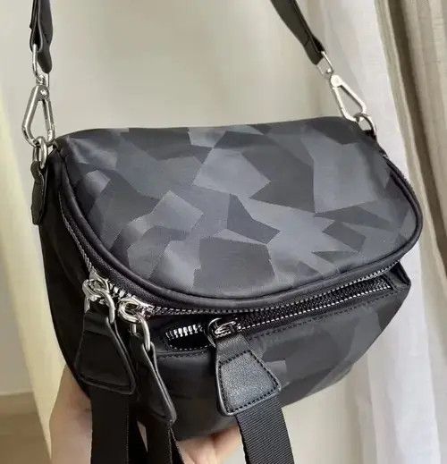 Japanese Brand Fashion geometric zip shoulder side bag crossbody Size ONE SIZE - 3 Thumbnail