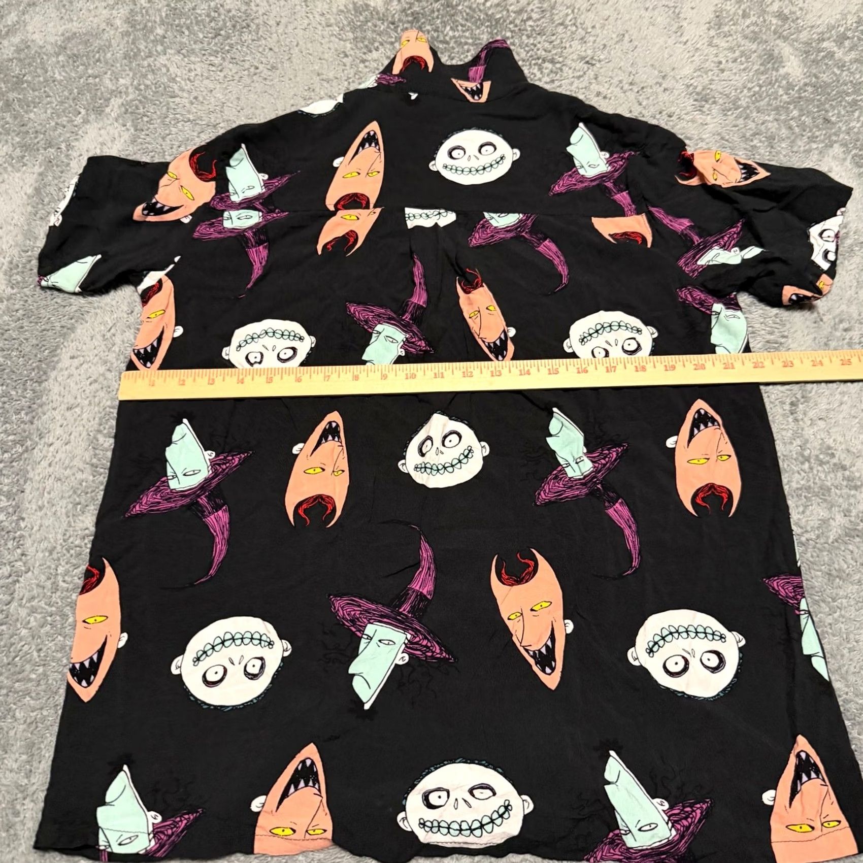 Disney Disney Nightmare Before Christmas Shirt Womens XL Black Button Up Print All Over Button-Up - Women XL Black Nightmare Before Christmas Shirt Size XL / US 12-14 / IT 48-50 - 4 Thumbnail
