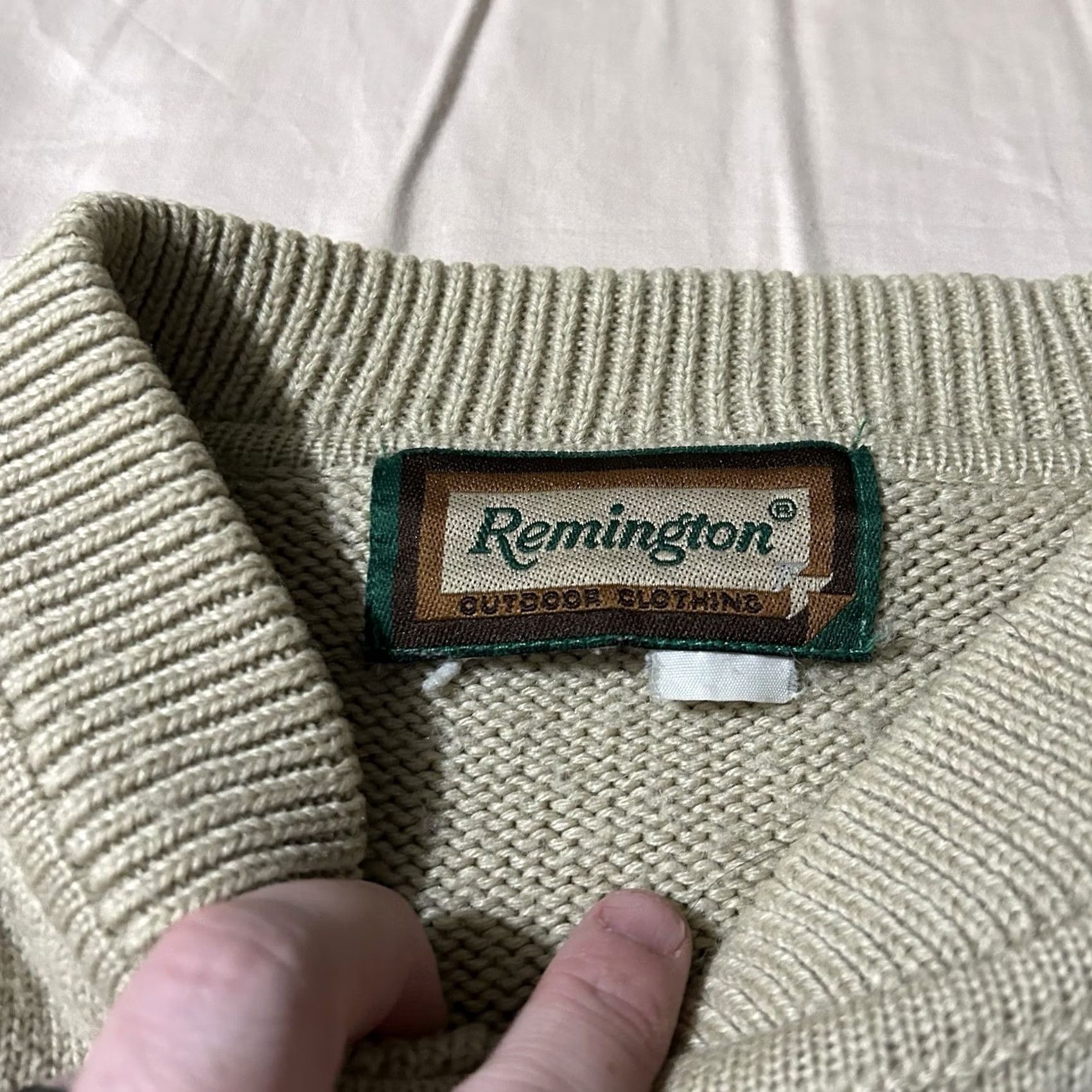 Vintage VINTAGE Remington Sweater Henley Shoulder Patch 90s Size L Men Cream Suede Size US L / EU 52-54 / 3 - 4 Thumbnail