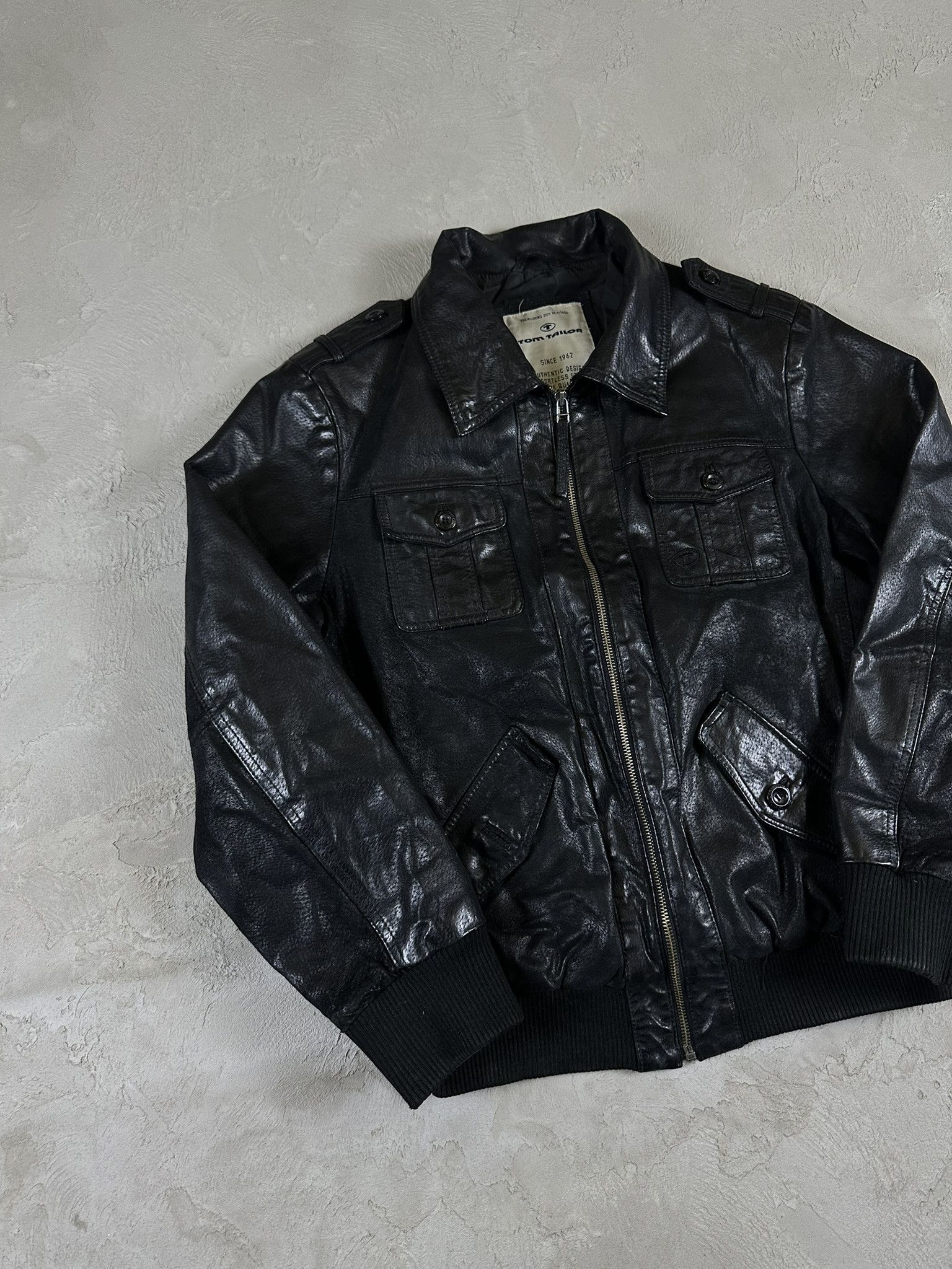 Japanese Brand Vintage Y2k Real Leather Cargo Bomber Boxy Jacket Size US S / EU 44-46 / 1 - 2 Thumbnail