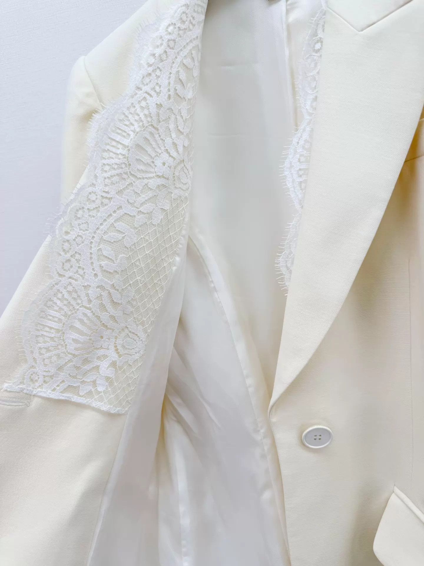 Alexander McQueen Alexander McQueen lace panel blazer 40 Authentic cream white Size S / US 4 / IT 40 - 5 Thumbnail