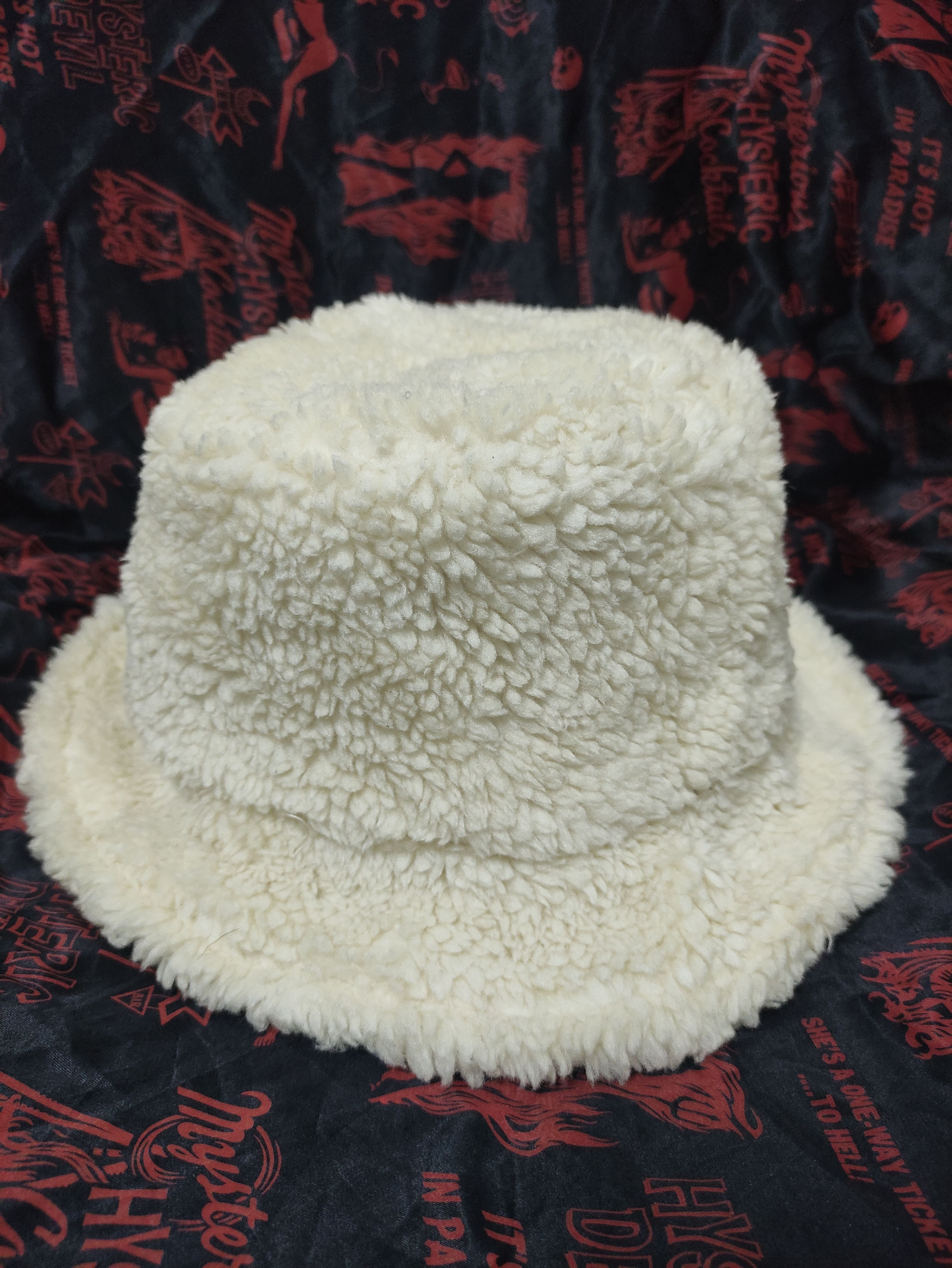 Uniqlo UNIQLO X CLARE WAIGHT KELLER FLEECE BUCKET HAT Size ONE SIZE - 5 Thumbnail