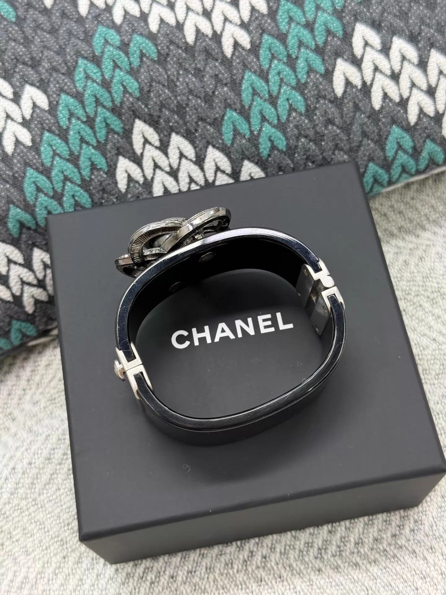 Chanel Chanel Black 3D Camellia Acrylic Bracelet New Size ONE SIZE - 4 Thumbnail