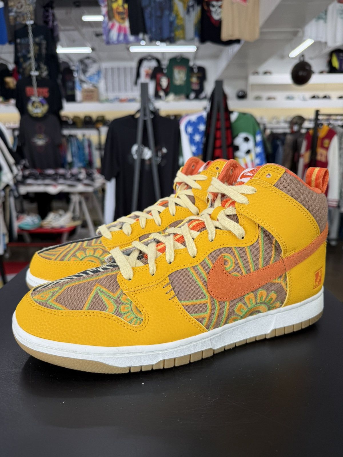 Nike Nike Dunk High Somos Familia Size 10.5 (2022) Size US 10.5 / EU 43-44 - 1 Thumbnail