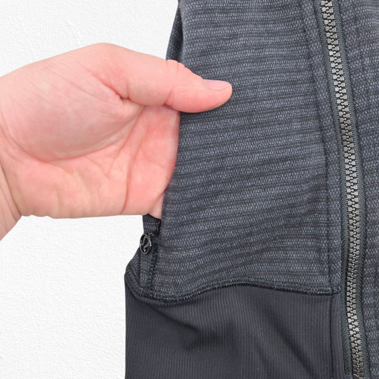 Lululemon Lululemon Gray Microstripe Scuba Funnel Neck Jacket Size 6 Size M / US 6-8 / IT 42-44 - 5 Thumbnail