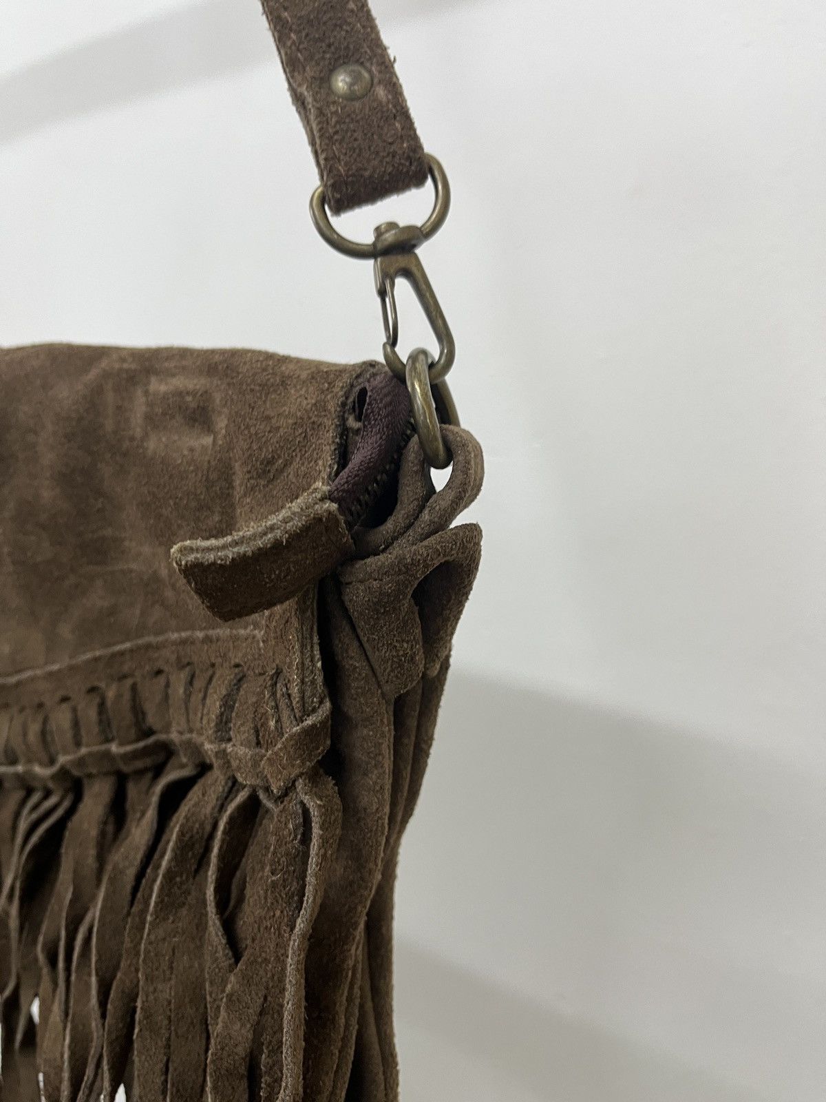 GOA 2000s GOA Fringe Brown Cowhide Suede Leather Sling Bag Size ONE SIZE - 7 Thumbnail