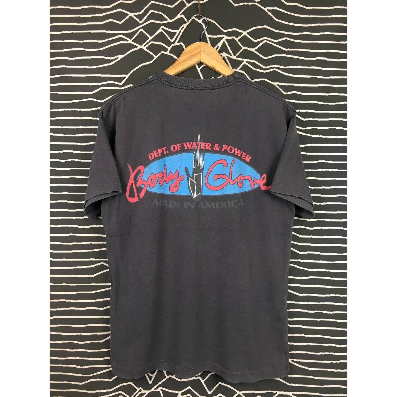 Body Glove × Vintage Vtg 90s Body Glove Dept. Of Water & Power Single Stitch Tee Size US M / EU 48-50 / 2 - 1 Thumbnail