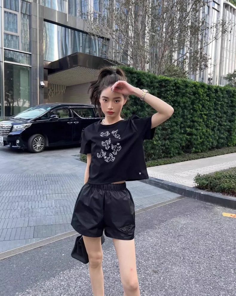 Chanel Chanel Black embroidered peace pigeon short-sleeved T-shirt Size XS / US 0-2 / IT 36-38 - 8 Thumbnail