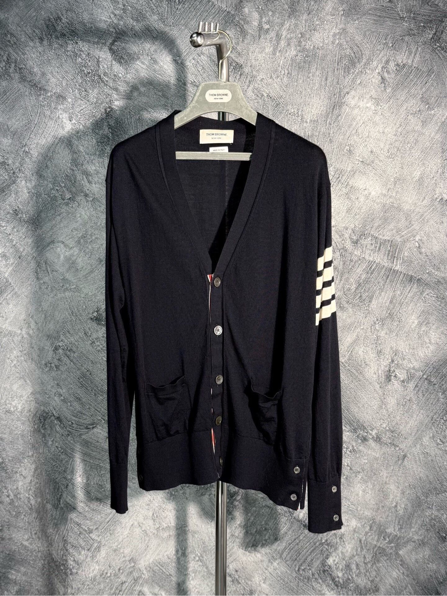 Thom Browne Thom Browne 4-Bar Stripe Wool Cardigan Size 3 Size US L / EU 52-54 / 3 - 1 Thumbnail