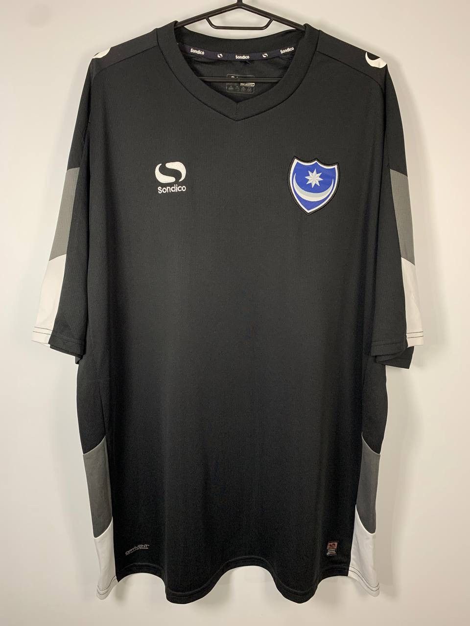Other Portsmouth FC Goalkeeper Shirt 2013/14 Sondico Black Jersey Size US XL / EU 56 / 4 - 1 Thumbnail