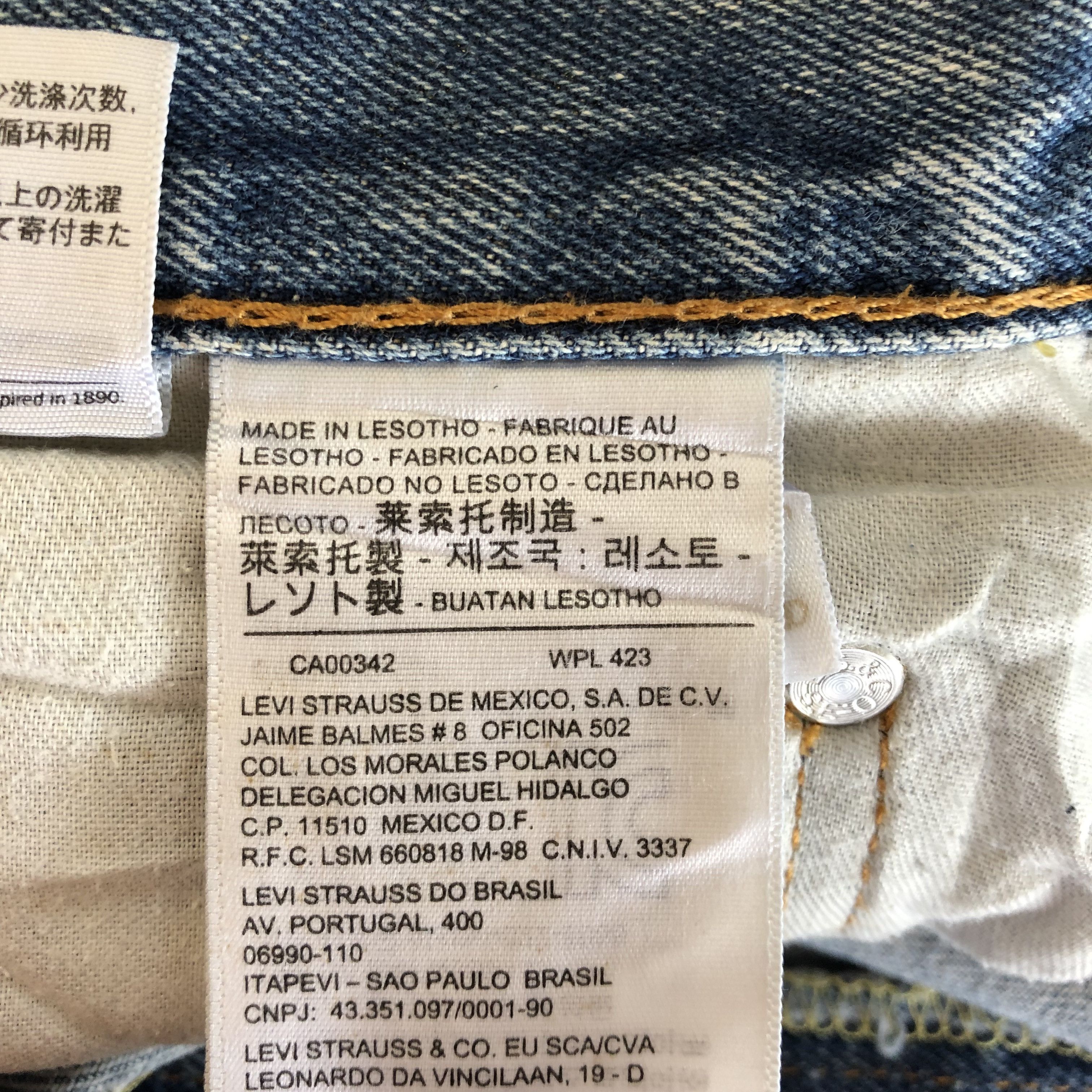 Levi's Vintage Levis 550 Dirty Jeans Levi's Faded Light Wash Denim Size US 36 / EU 52 - 8 Thumbnail