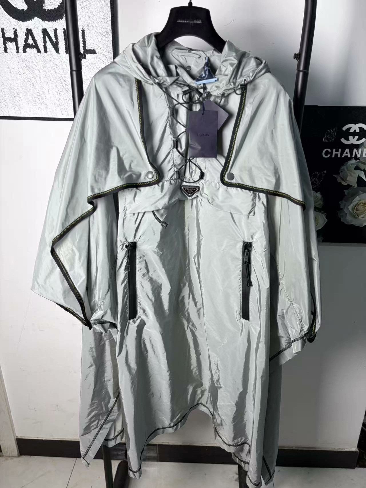 Prada Prada Metallic White Coat L Women Size L / US 10 / IT 46 - 1 Thumbnail