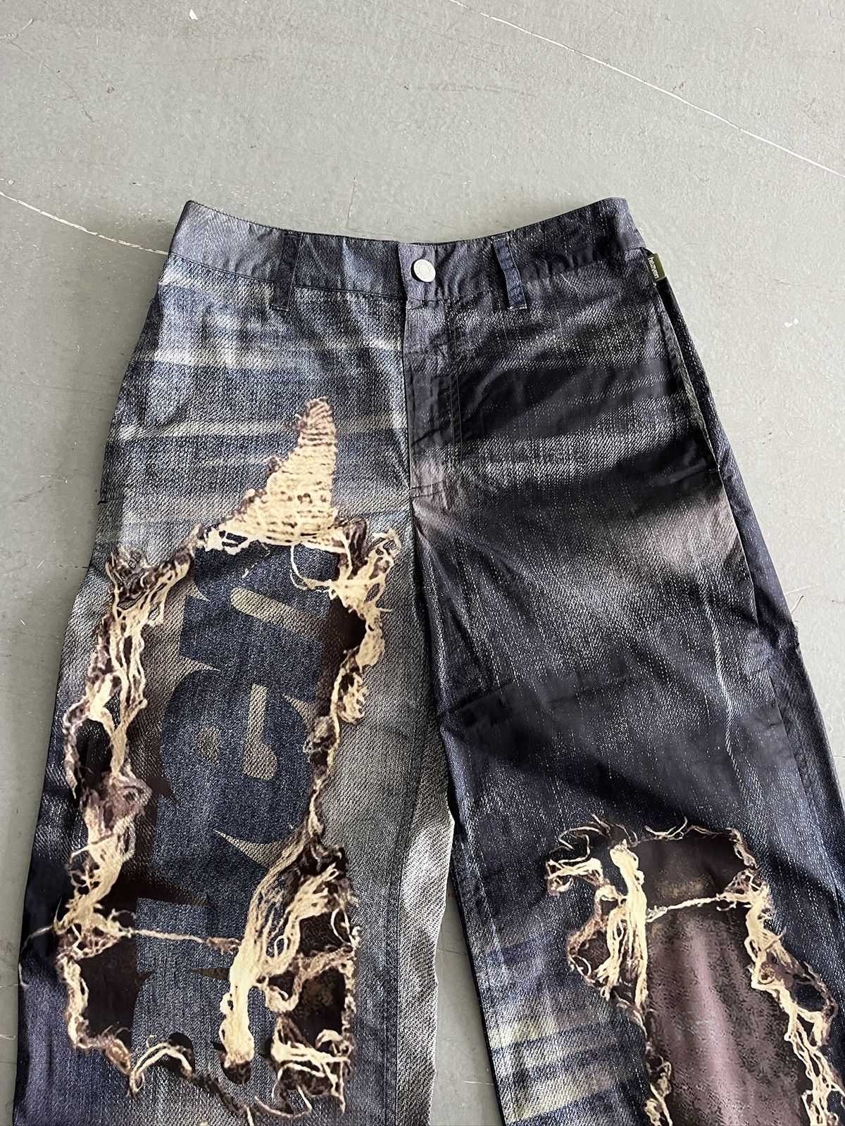 Heaven by Marc Jacobs Heaven by Marc Jacobs x Bladee Printed Denim Pants (unisex) Size US 28 / EU 44 - 5 Thumbnail