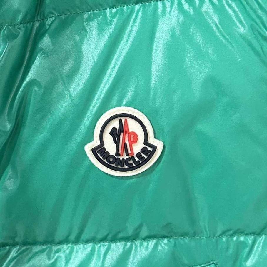 Moncler Moncler women's short down puffer vest Size S / US 4 / IT 40 - 6 Thumbnail