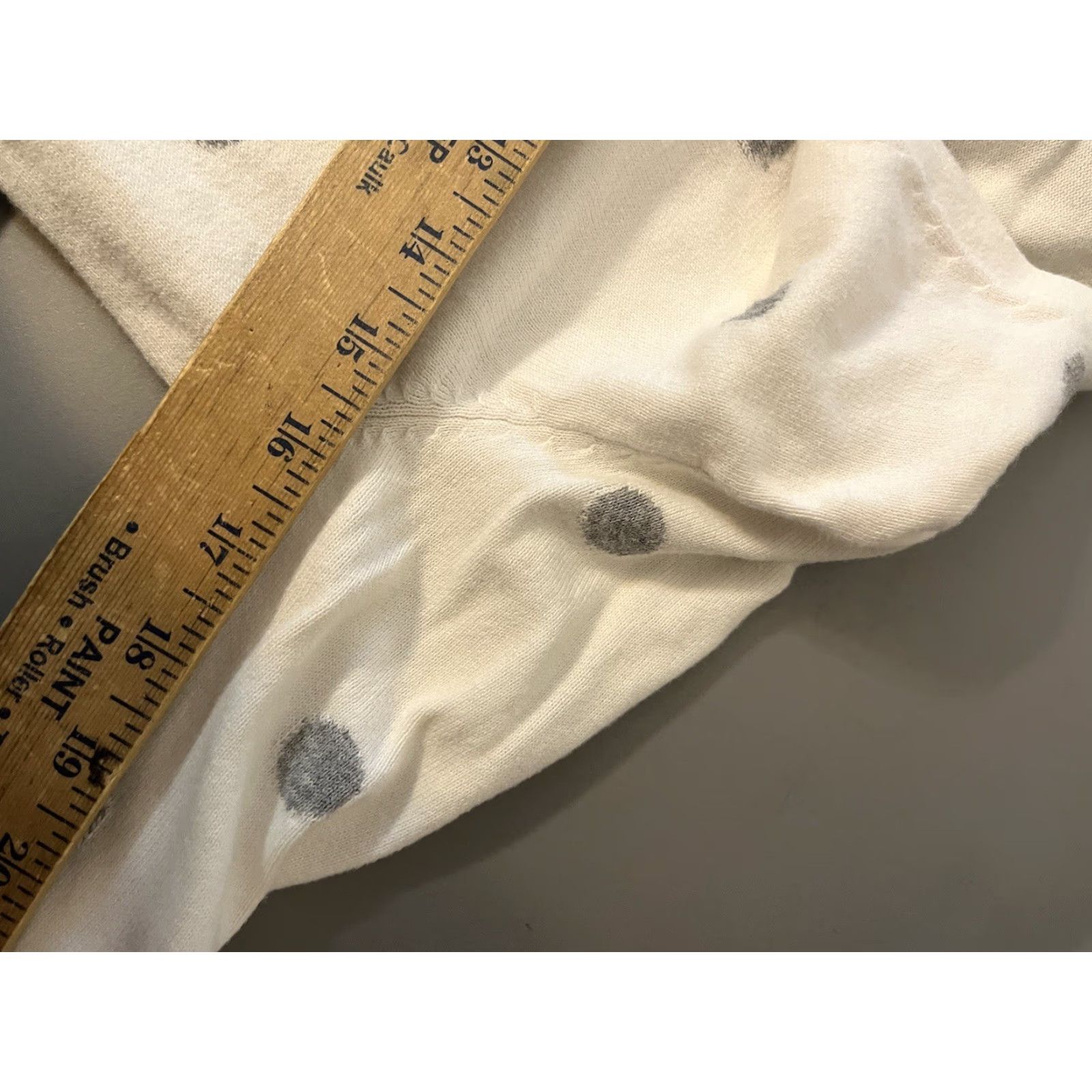 Tommy Hilfiger VINTAGE Tommy Hilfiger Womens Sweater Pullover V-Neck Long Sleeve Cotton Size Small White Gray Polka Dot Fall Winter Size S / US 4 / IT 40 - 5 Thumbnail