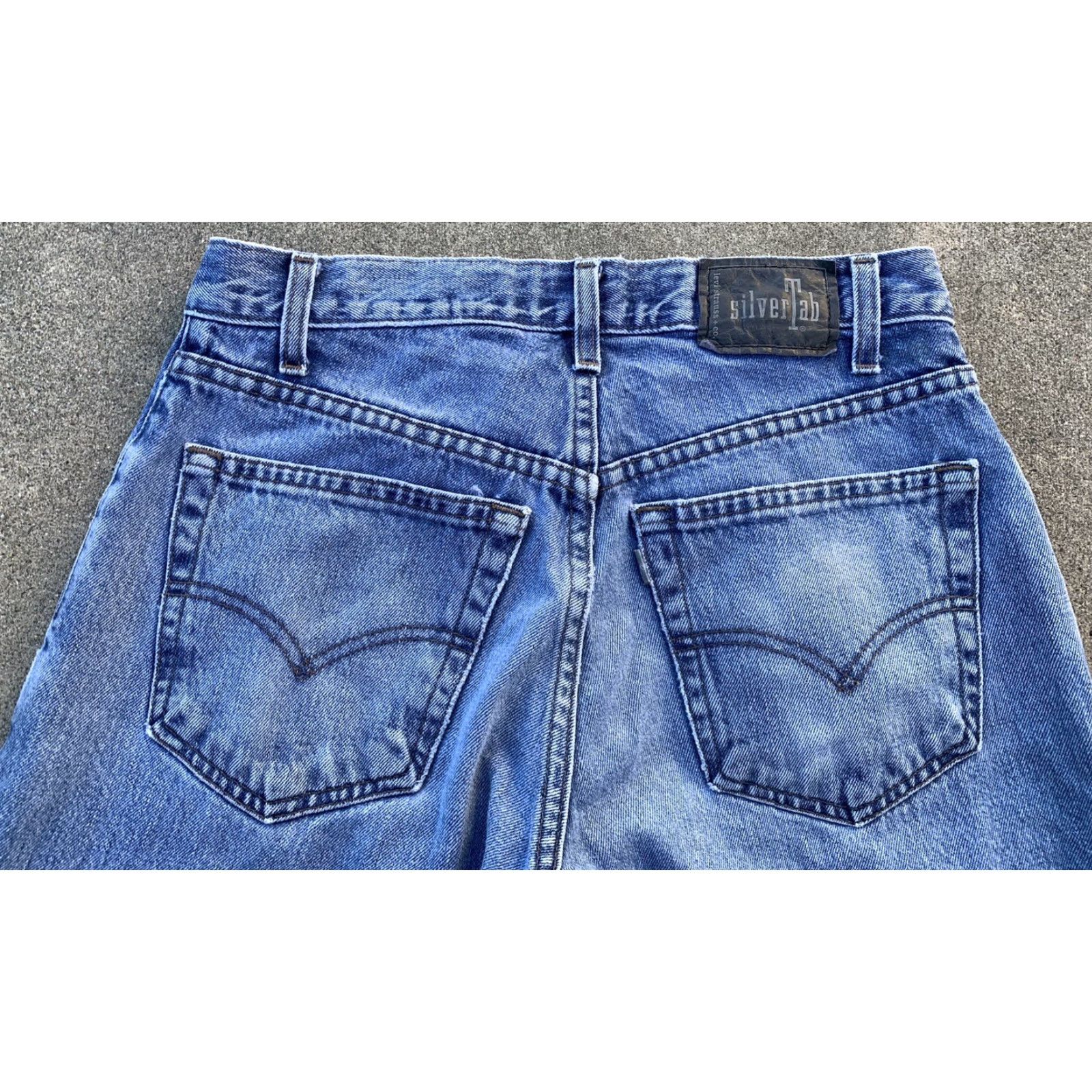Levi's VINTAGE Levi's Silvertab Baggy Jeans 31 Inseam 30 1/4 in Waist 39 1/4 in Rise 11 1/2 in 90s Men Jeans Blue Cotton Denim Relaxed 5-Pocket Levi's Mens Size US 31 - 7 Thumbnail