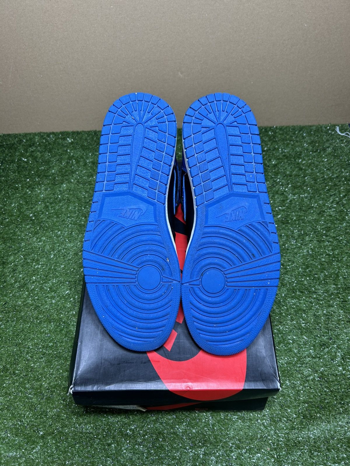 Jordan Brand Jordan 1 Royal 2017 Size US 10.5 / EU 43-44 - 10 Thumbnail