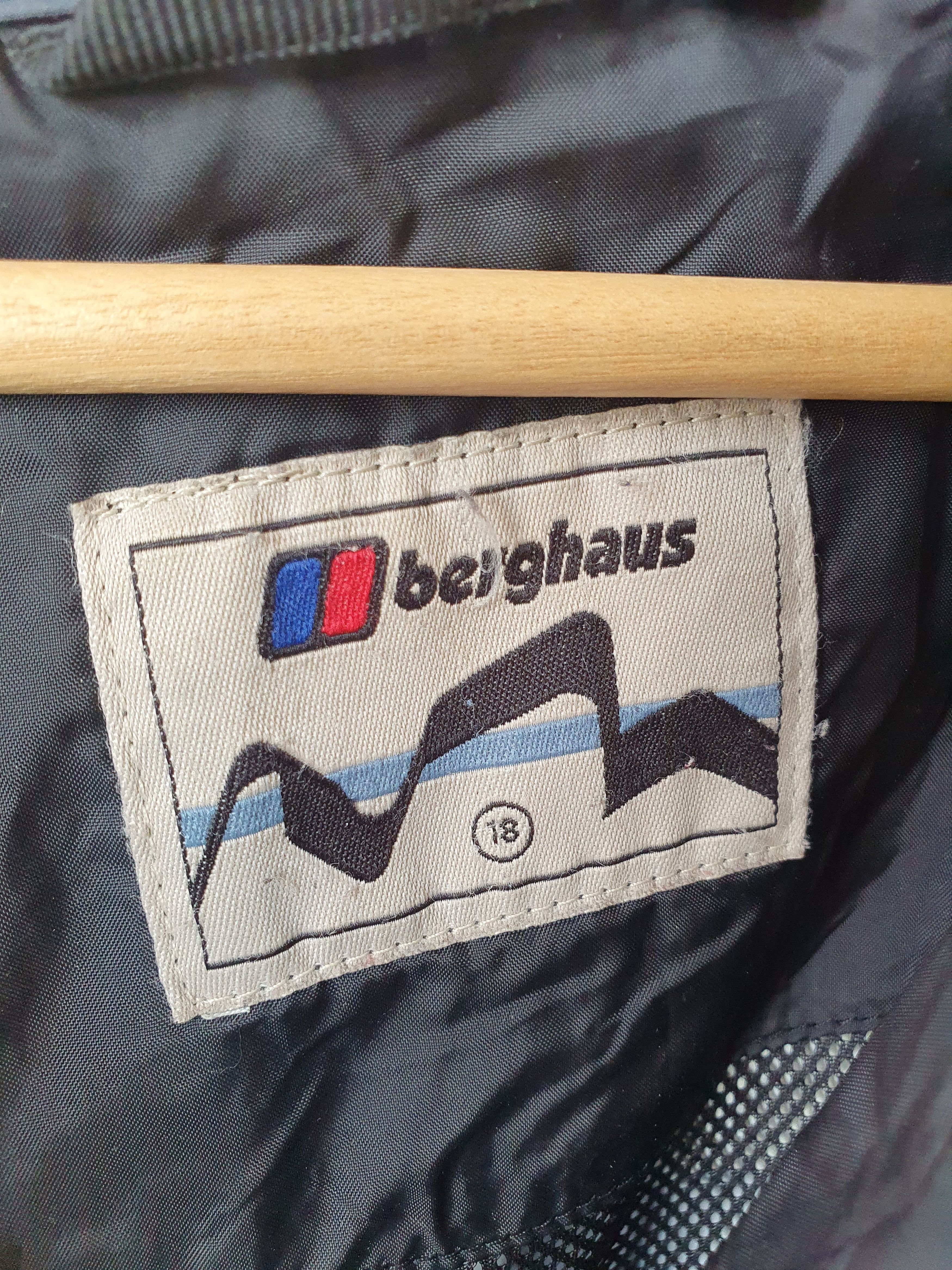 Berghaus Berghaus Aqua Foil Shell Jacket Lightweigh hooded sz L Size US L / EU 52-54 / 3 - 4 Thumbnail