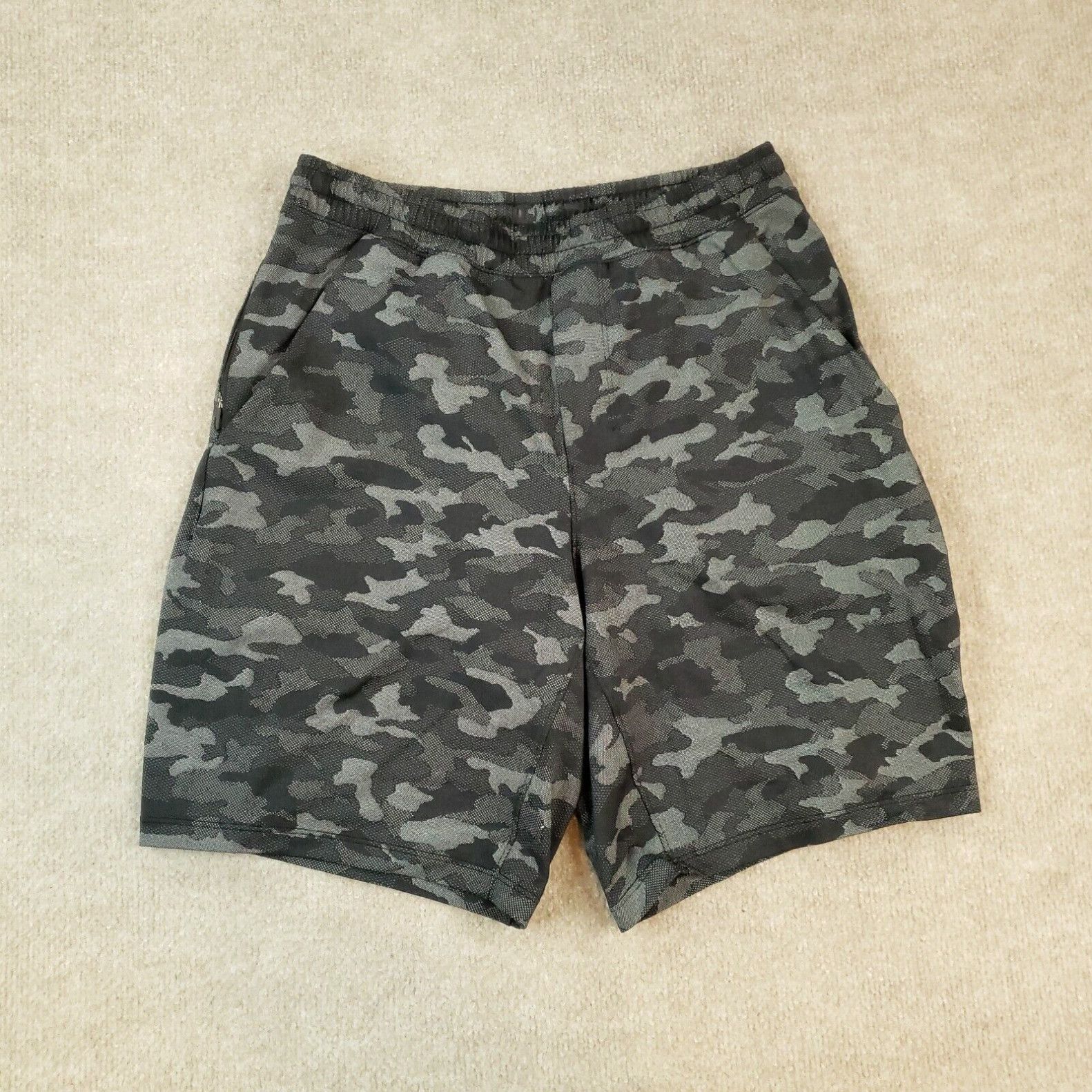 Mens grey black Camouflage Lululemon athletic orders shorts