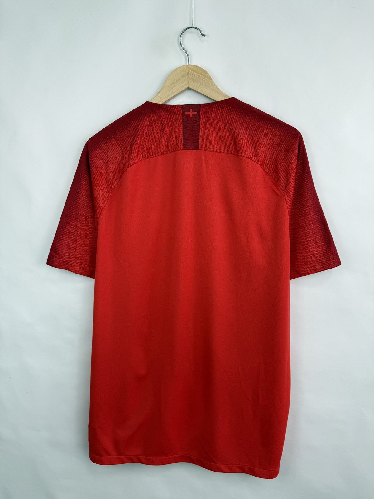 Nike 🏴󠁧󠁢󠁥󠁮󠁧󠁿 2018 Nike England Soccer Jersey T-Shirt Rare Retro Y2K Size US XL / EU 56 / 4 - 9 Thumbnail