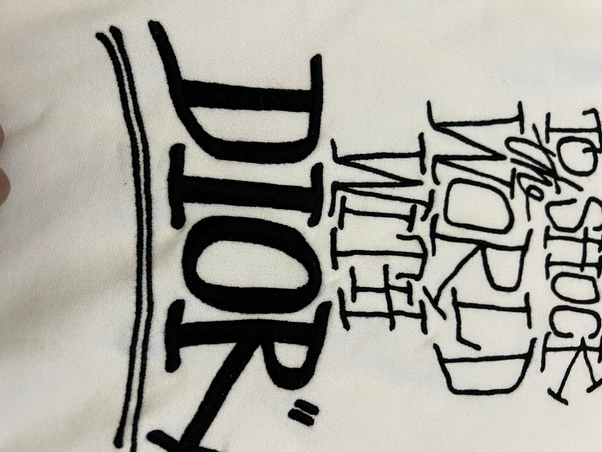 Dior Dior Embroidered Chest Logo Sweatshirt M 95 Authentic Size US M / EU 48-50 / 2 - 3 Thumbnail