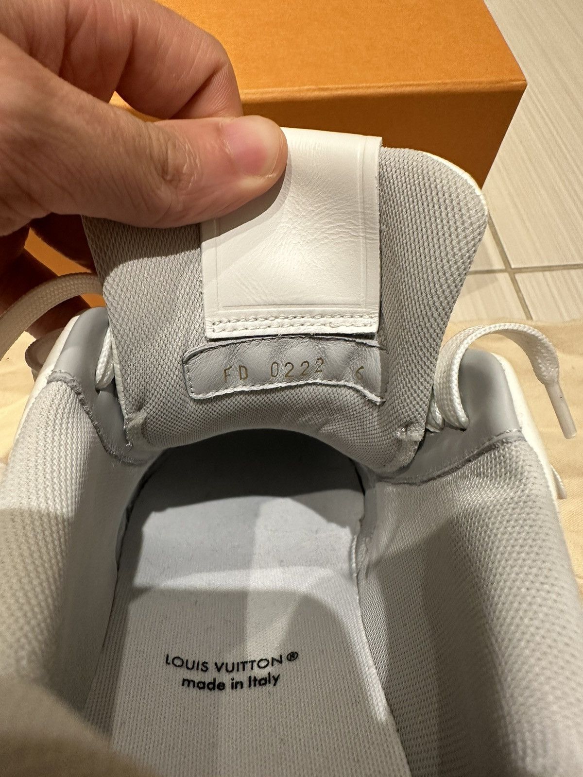 Louis Vuitton Louis Vuitton White & Grey ‘LV Sneaker’ Size US 7 / EU 40 - 13 Thumbnail