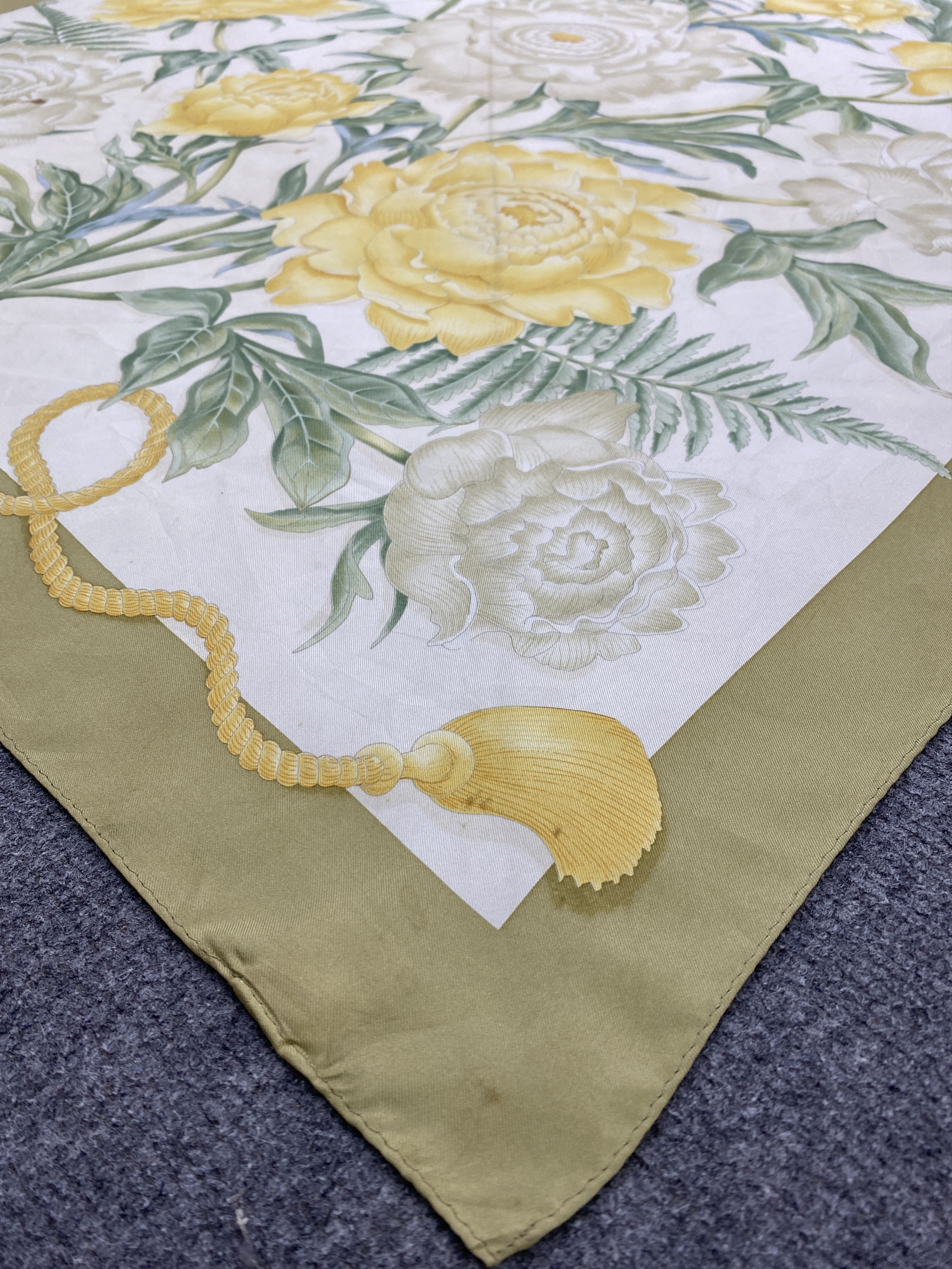 Japanese Brand Vintage Japanese Brand Floral Silk Scarf SN0100 Size ONE SIZE - 4 Thumbnail
