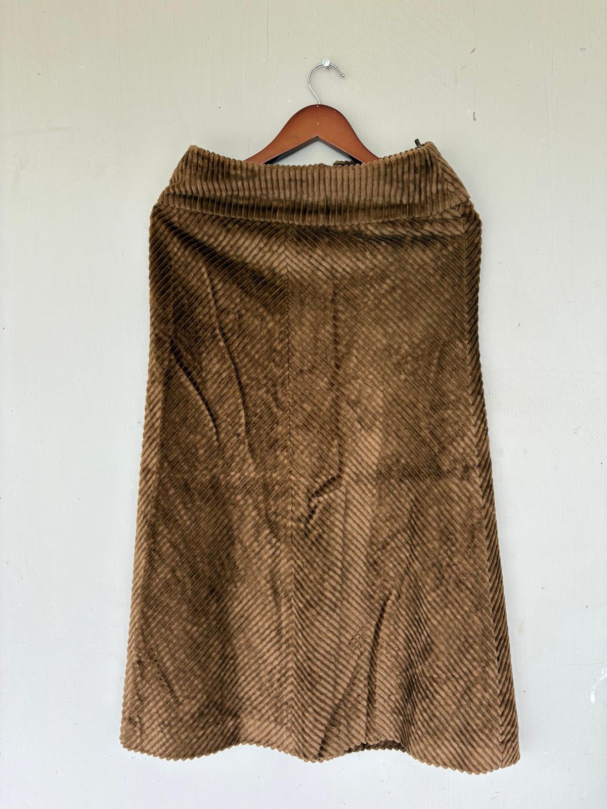 Dolce & Gabbana VTG Dolce and Gabbana corduroy Skirt Midi Skirt Size 26" / US 2 / IT 38 - 4 Thumbnail