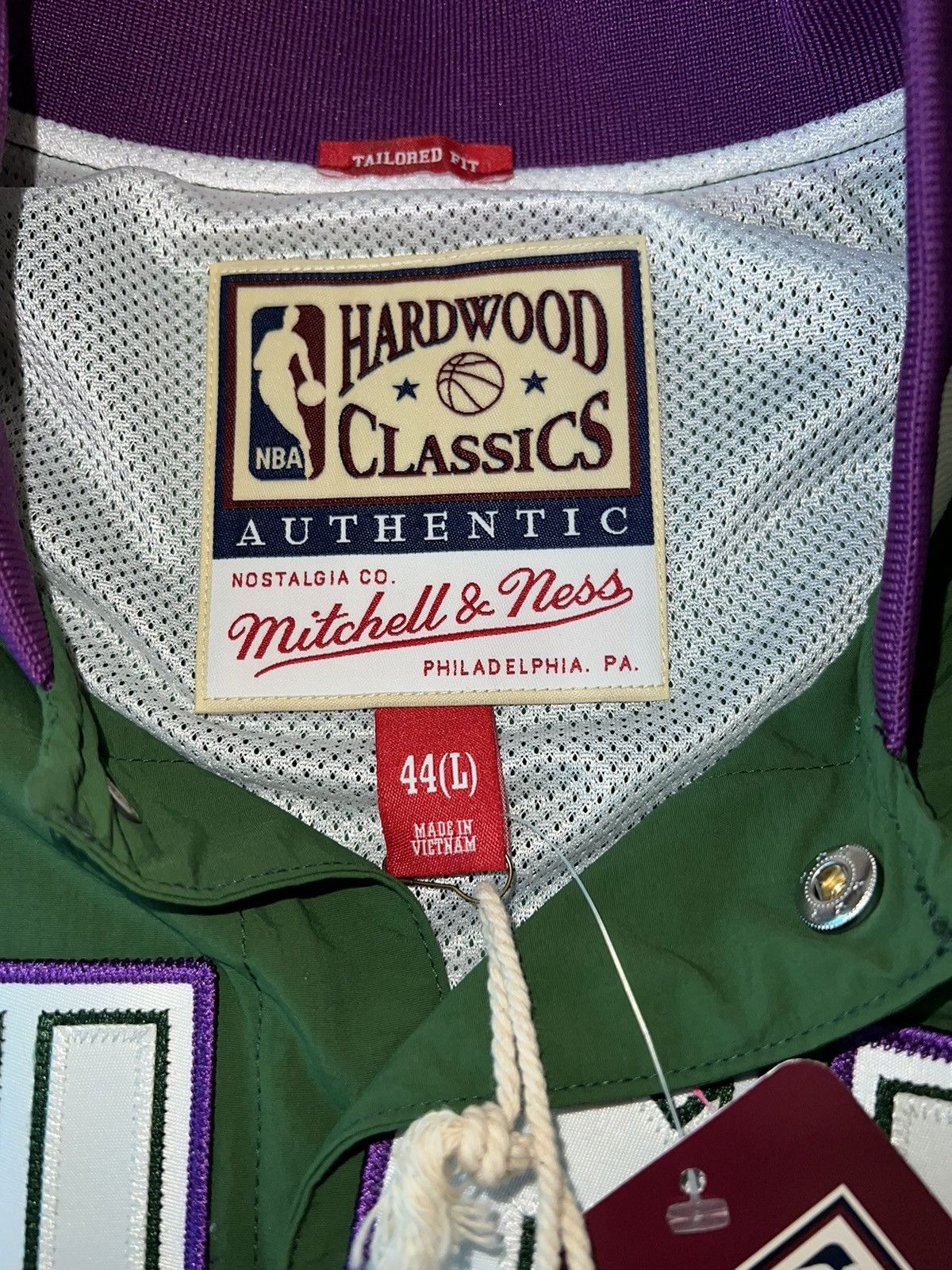 Mitchell & Ness Milwaukee Bucks 1996/97 Authentic Warmup Jacket Size US L / EU 52-54 / 3 - 5 Thumbnail