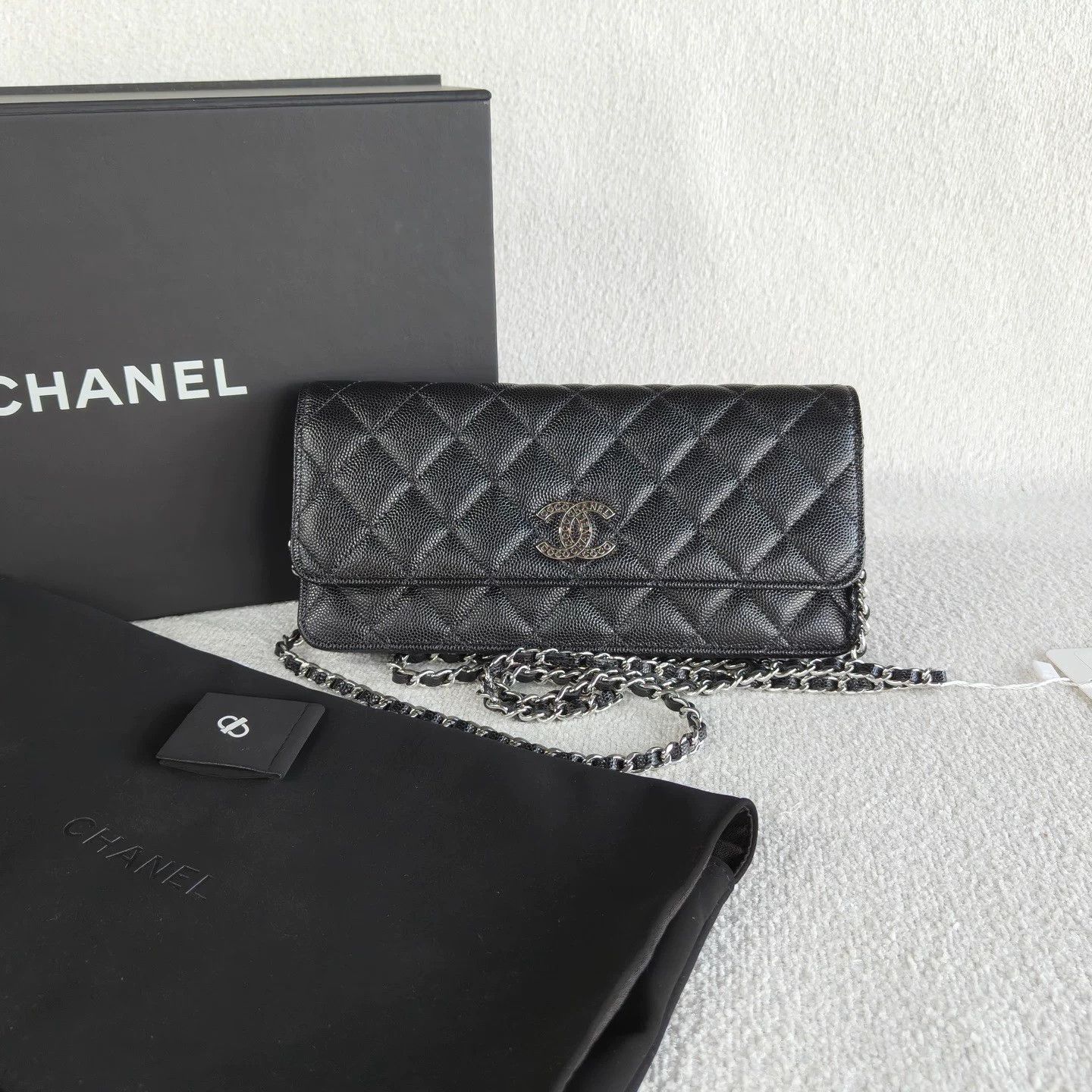 Chanel Pre-loved Bag Very good condition Size ONE SIZE - 1 Thumbnail