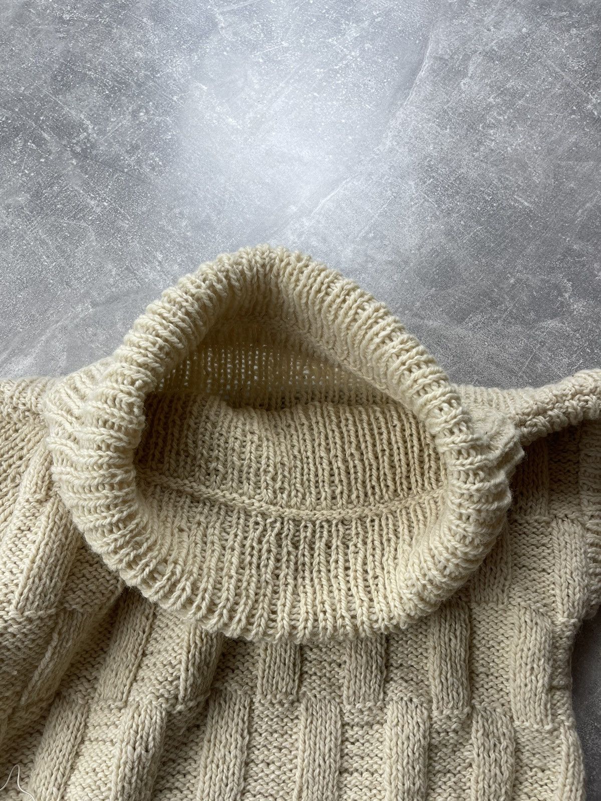 Vintage Vintage AvantGarde Wool Turtleneck Sweater Chunky Cable Knit Size M / US 6-8 / IT 42-44 - 9 Thumbnail