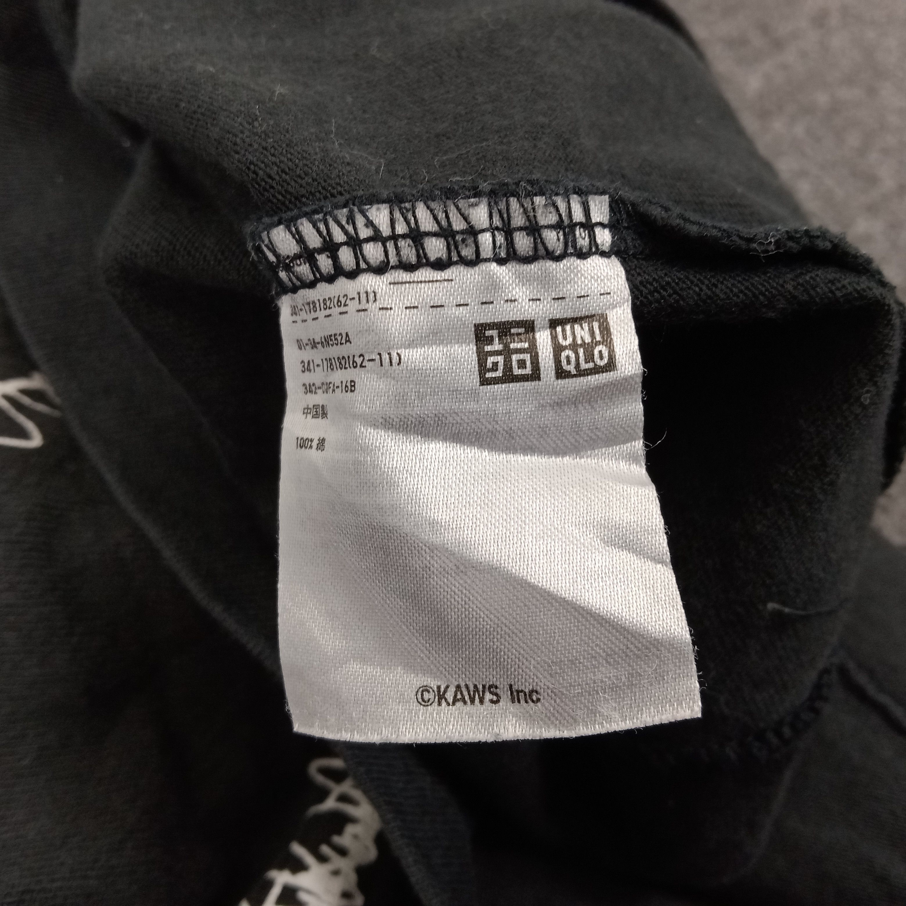 Kaws × Uniqlo × Vintage Kaws X Japanese Brand Mascot Design Tshirt Size US XL / EU 56 / 4 - 9 Thumbnail