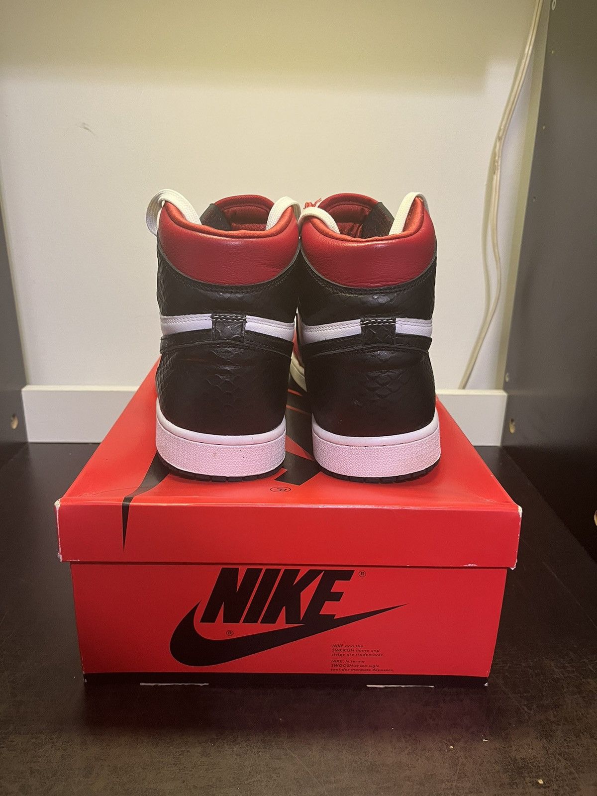 Jordan Brand Jordan 1 Satin Snake Chicago Women’s 10.5 Men’s 9 CD0461-601 Size US 9 / EU 42 - 6 Thumbnail