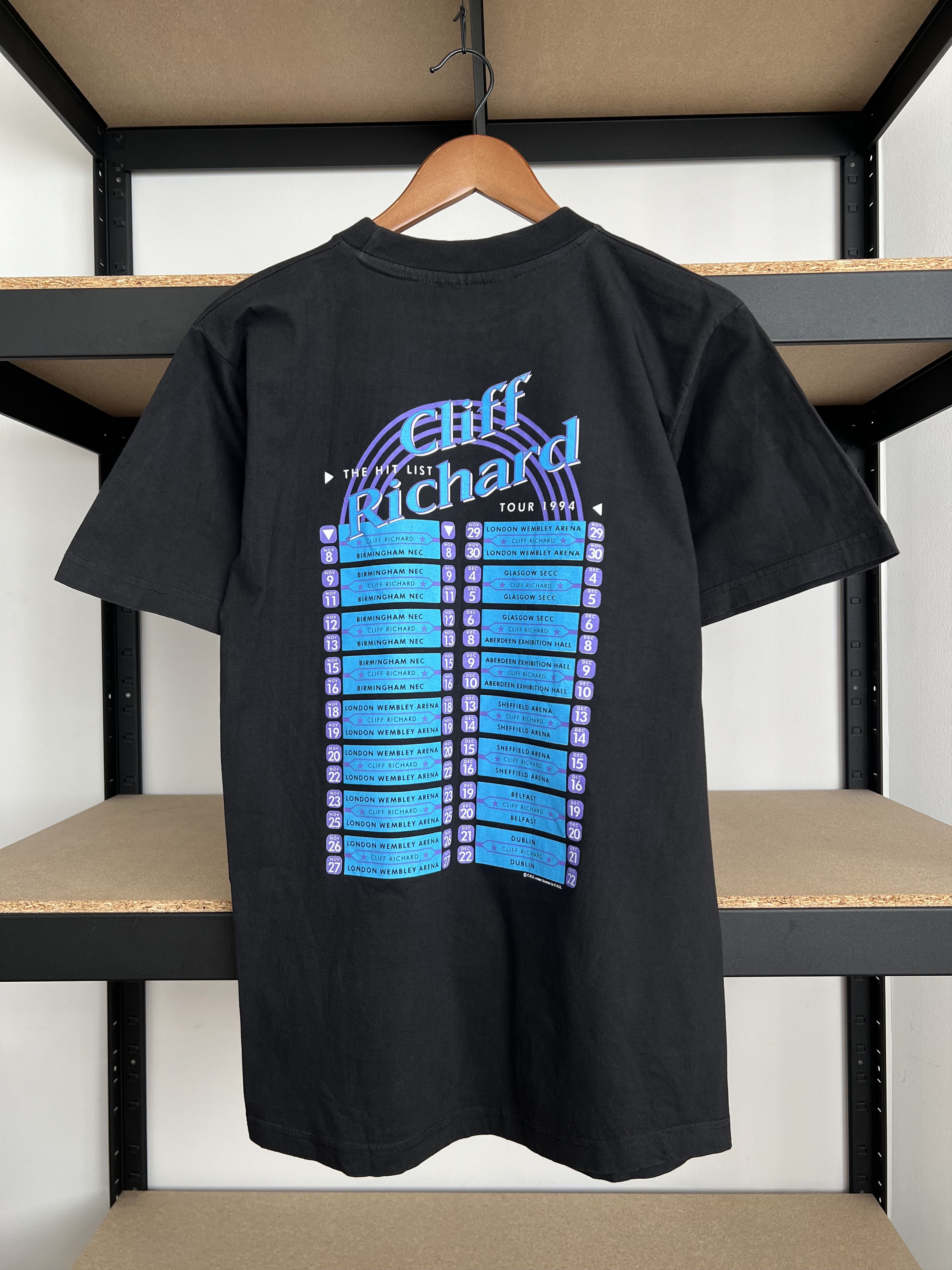 Band Tees Vintage 1994 Cliff Richard The Hit List Tour Black T-shirt Size US M / EU 48-50 / 2 - 2 Thumbnail