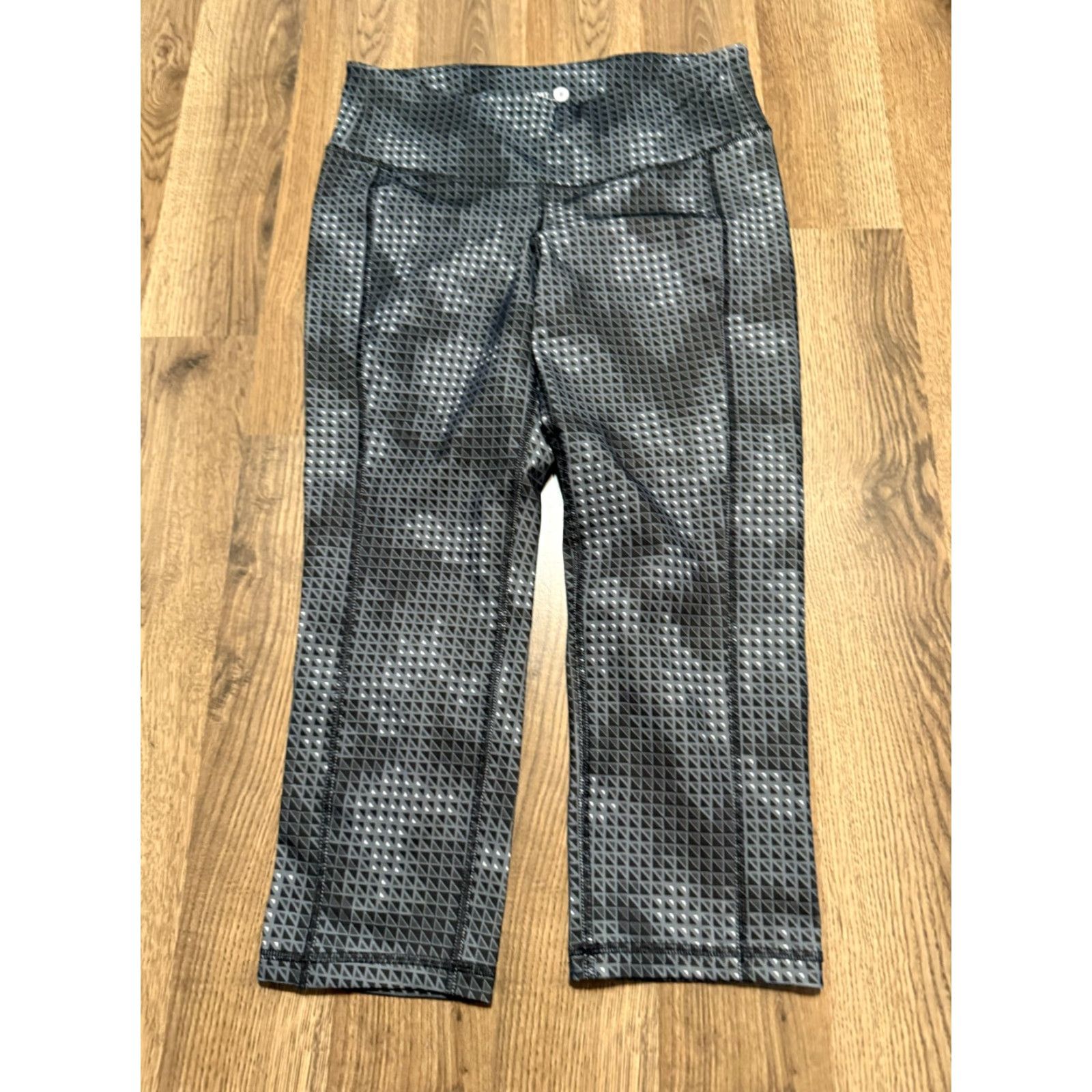 Old Navy Old Navy Pants Women's Medium Gray Activewear Capri Leggings Pull On Size 32" / US 10 / IT 46 - 2 Thumbnail